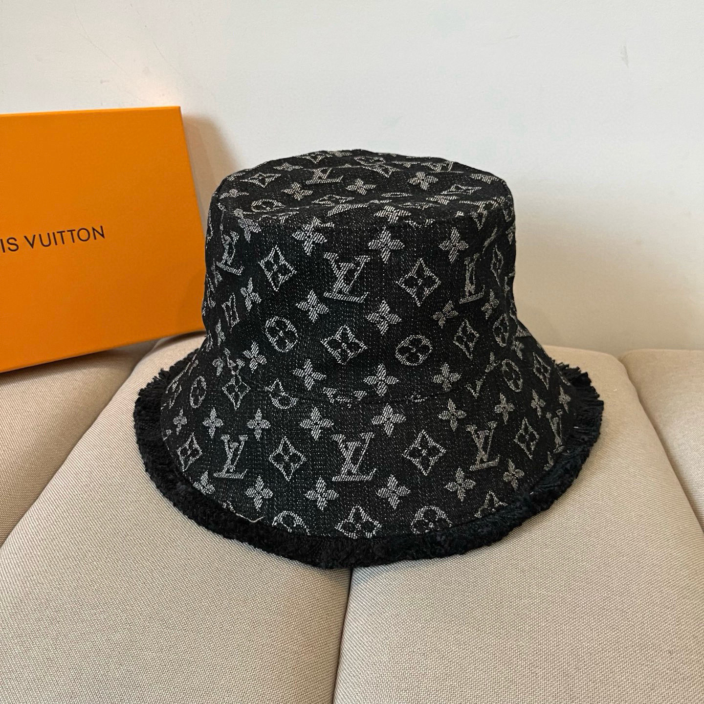  路易威登棒球帽 LouisVuitton😍新款LV渔夫帽，重工打造♥️高端大气，百搭款🤗男女通用！跑量