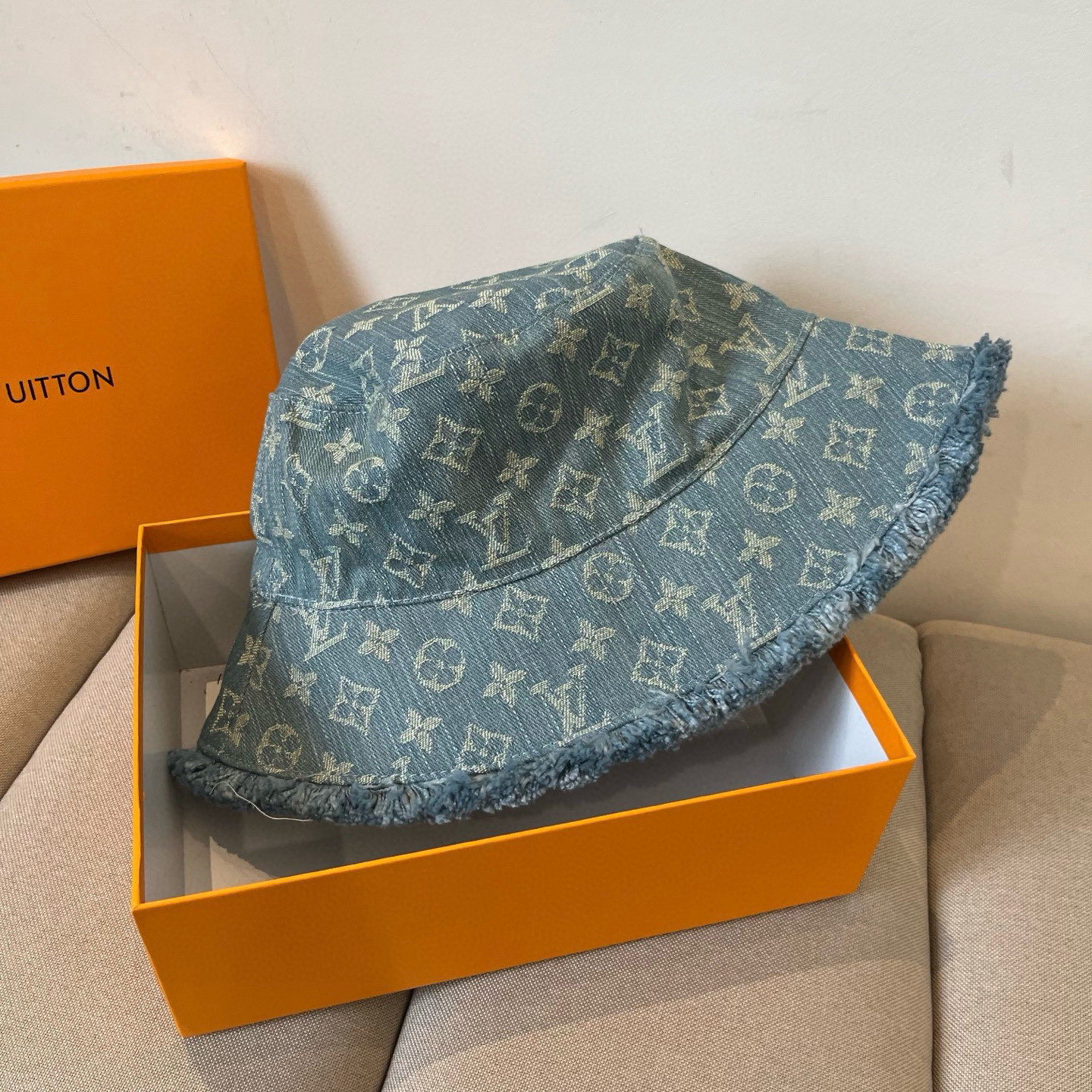  路易威登棒球帽 LouisVuitton😍新款LV渔夫帽，重工打造♥️高端大气，百搭款🤗男女通用！跑量