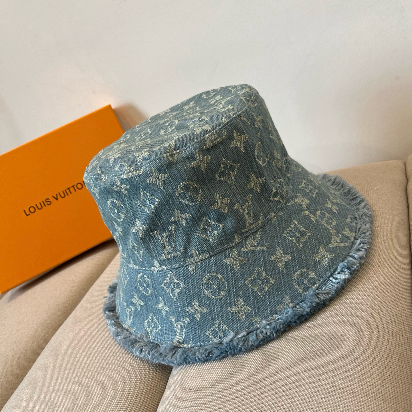  路易威登棒球帽 LouisVuitton😍新款LV渔夫帽，重工打造♥️高端大气，百搭款🤗男女通用！跑量