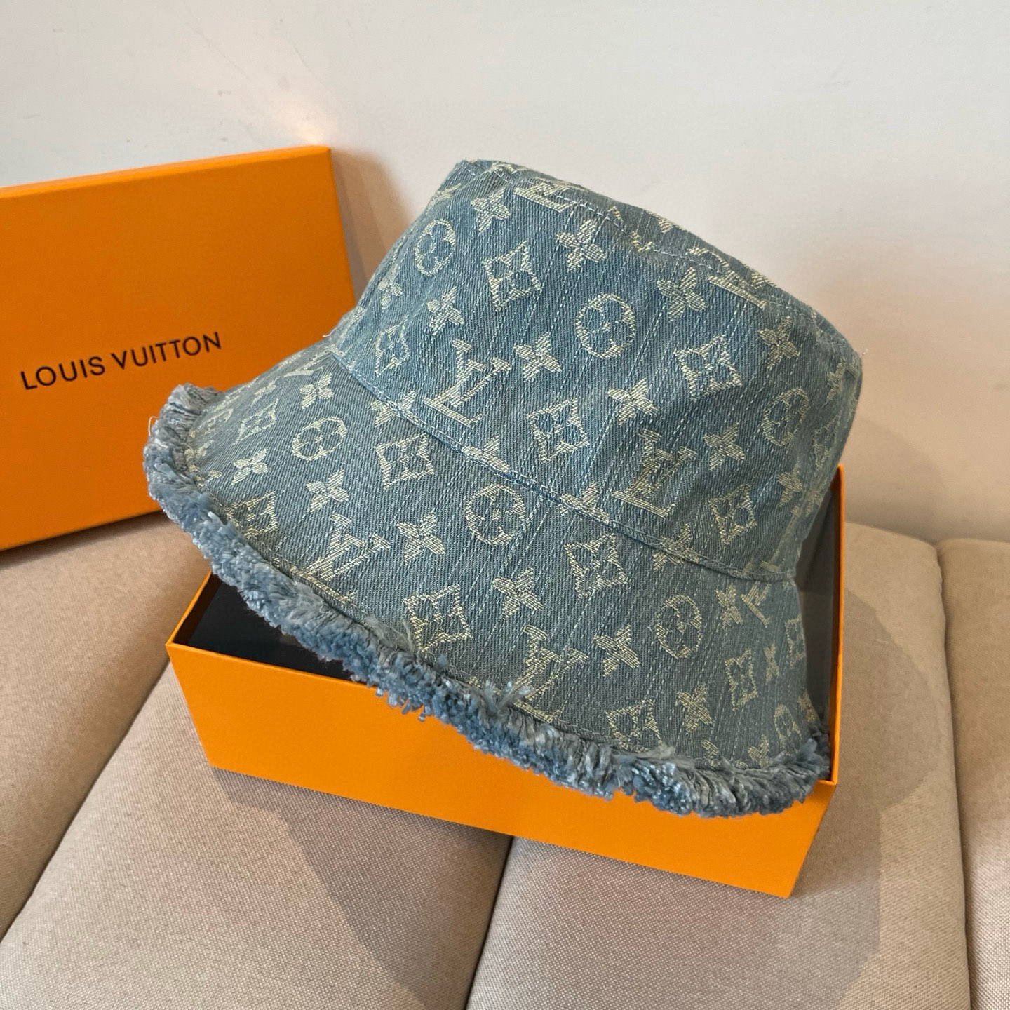  路易威登棒球帽 LouisVuitton😍新款LV渔夫帽，重工打造♥️高端大气，百搭款🤗男女通用！跑量