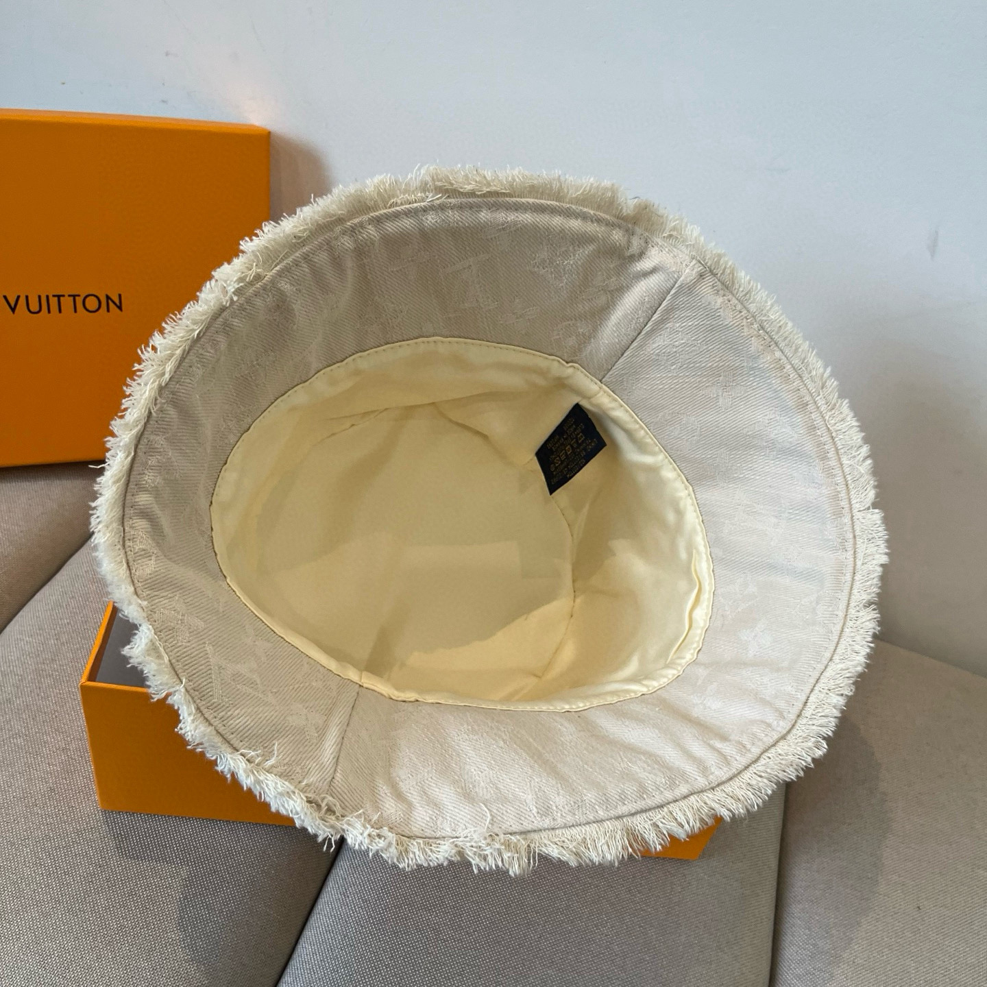  路易威登棒球帽 LouisVuitton😍新款LV渔夫帽，重工打造♥️高端大气，百搭款🤗男女通用！跑量