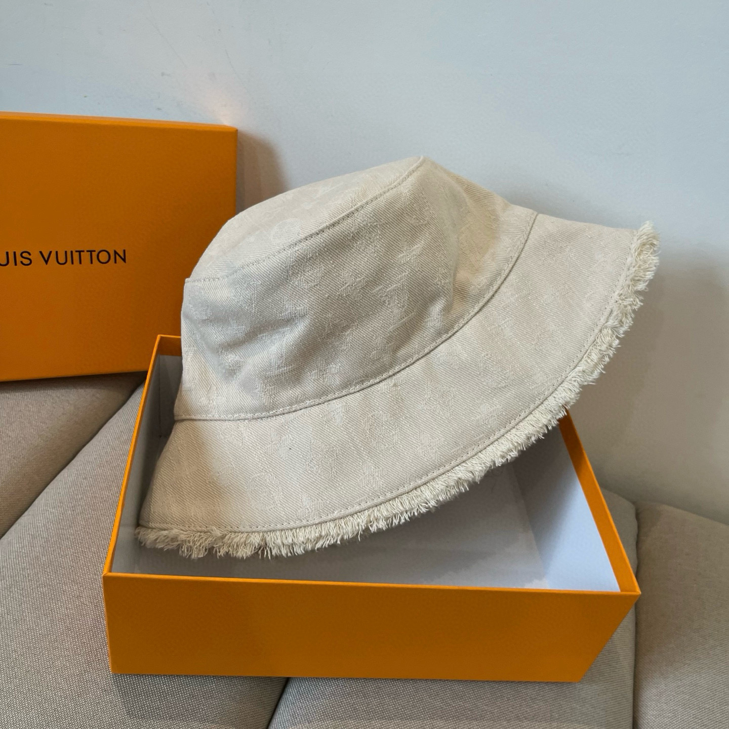  路易威登棒球帽 LouisVuitton😍新款LV渔夫帽，重工打造♥️高端大气，百搭款🤗男女通用！跑量