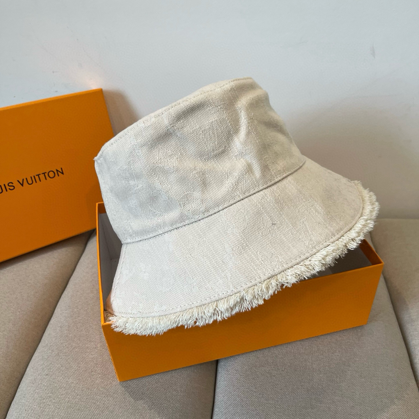  路易威登棒球帽 LouisVuitton😍新款LV渔夫帽，重工打造♥️高端大气，百搭款🤗男女通用！跑量