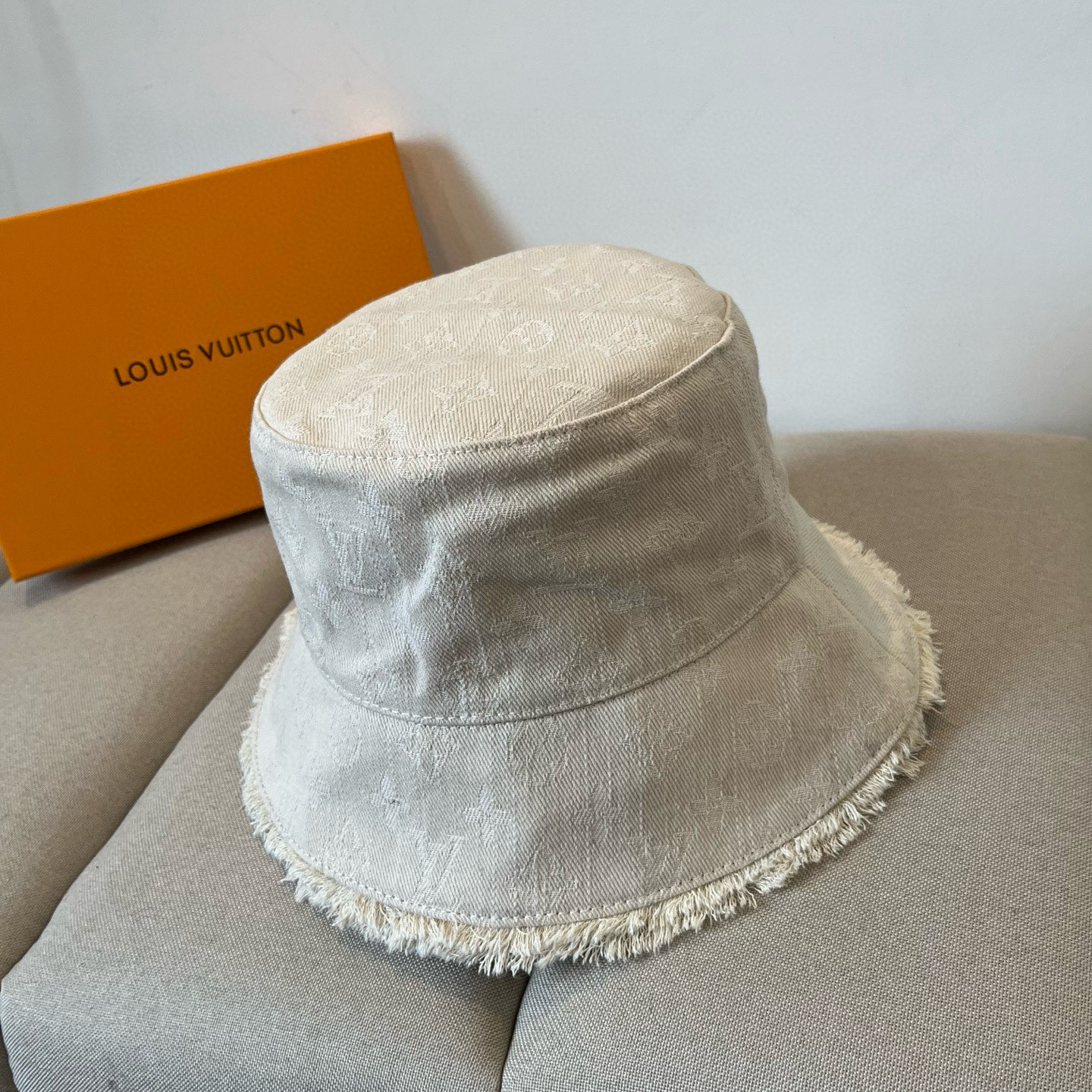  路易威登棒球帽 LouisVuitton😍新款LV渔夫帽，重工打造♥️高端大气，百搭款🤗男女通用！跑量