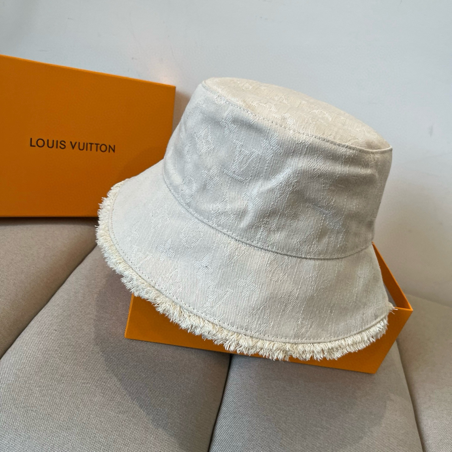  路易威登棒球帽 LouisVuitton😍新款LV渔夫帽，重工打造♥️高端大气，百搭款🤗男女通用！跑量