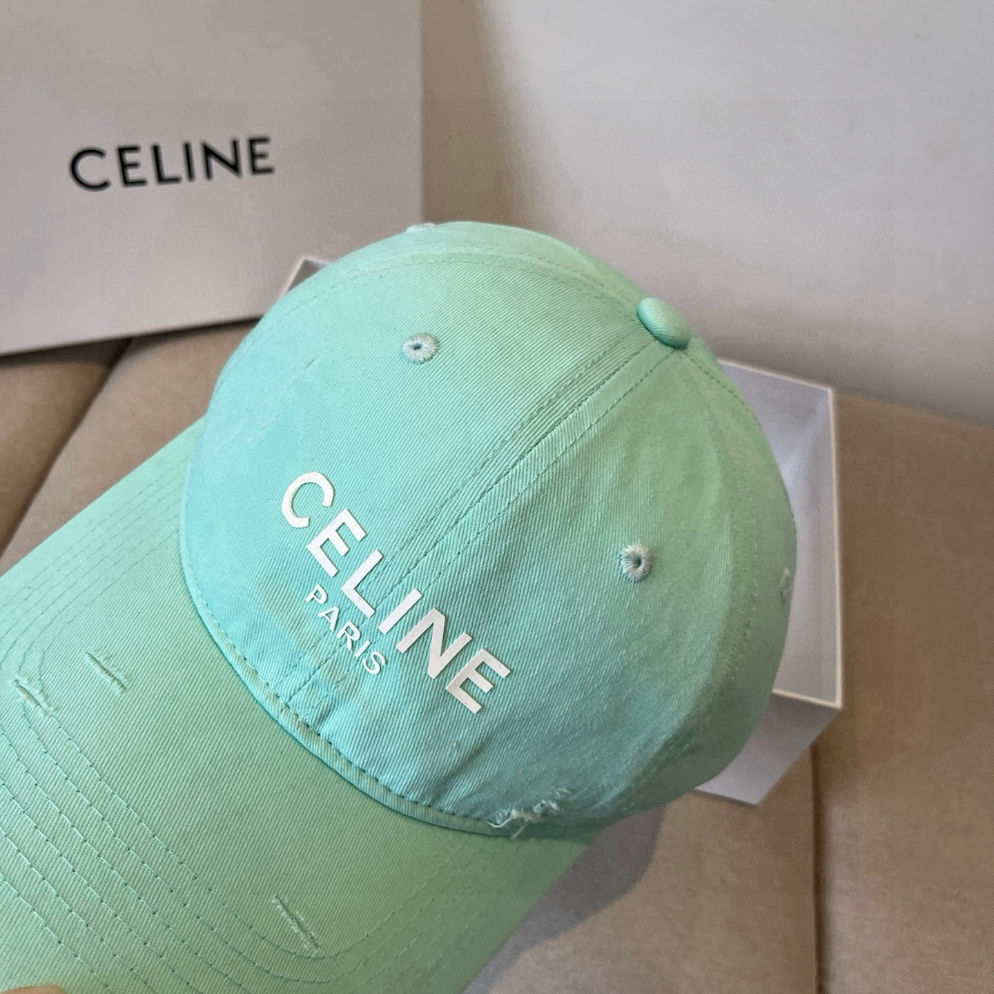 【CELINE赛琳】新款经典休闲潮流款 棒球帽🧢日韩风格，随便搭配都超好看！出门旅游，绝对要入手的一款