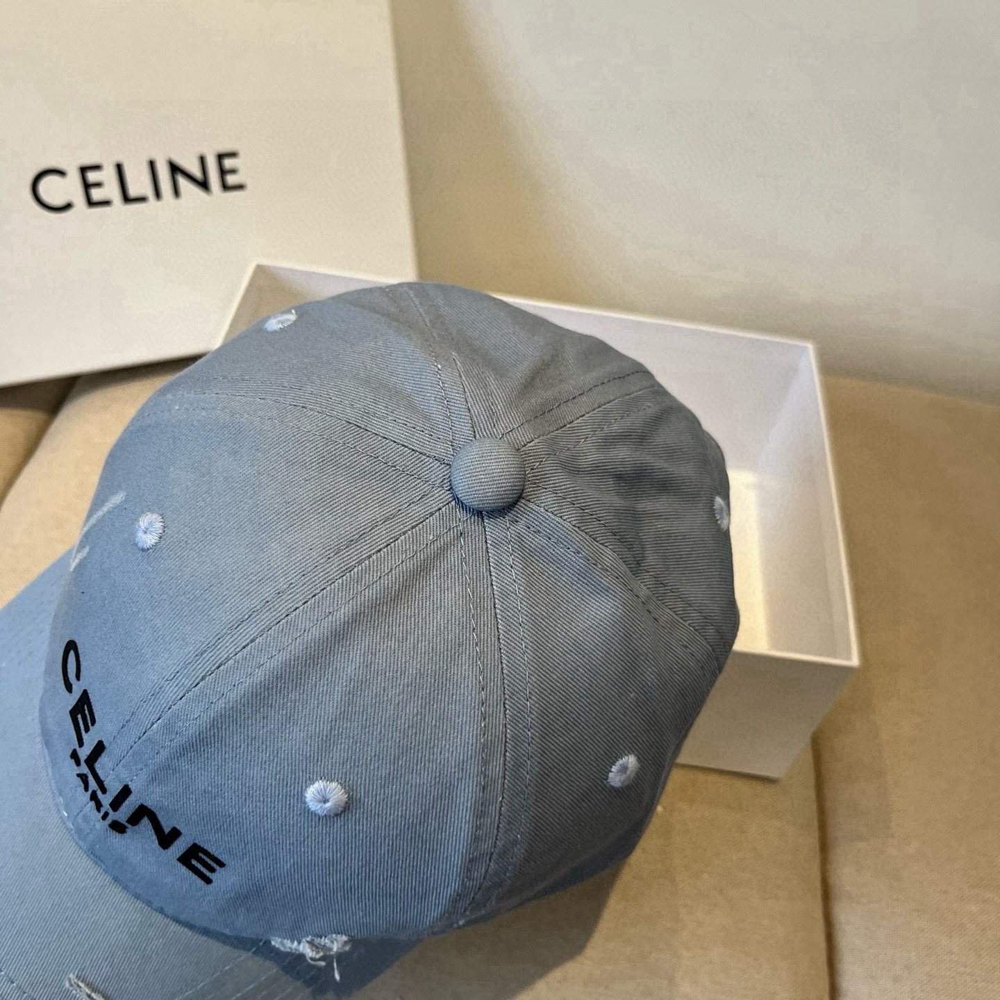 【CELINE赛琳】新款经典休闲潮流款 棒球帽🧢日韩风格，随便搭配都超好看！出门旅游，绝对要入手的一款