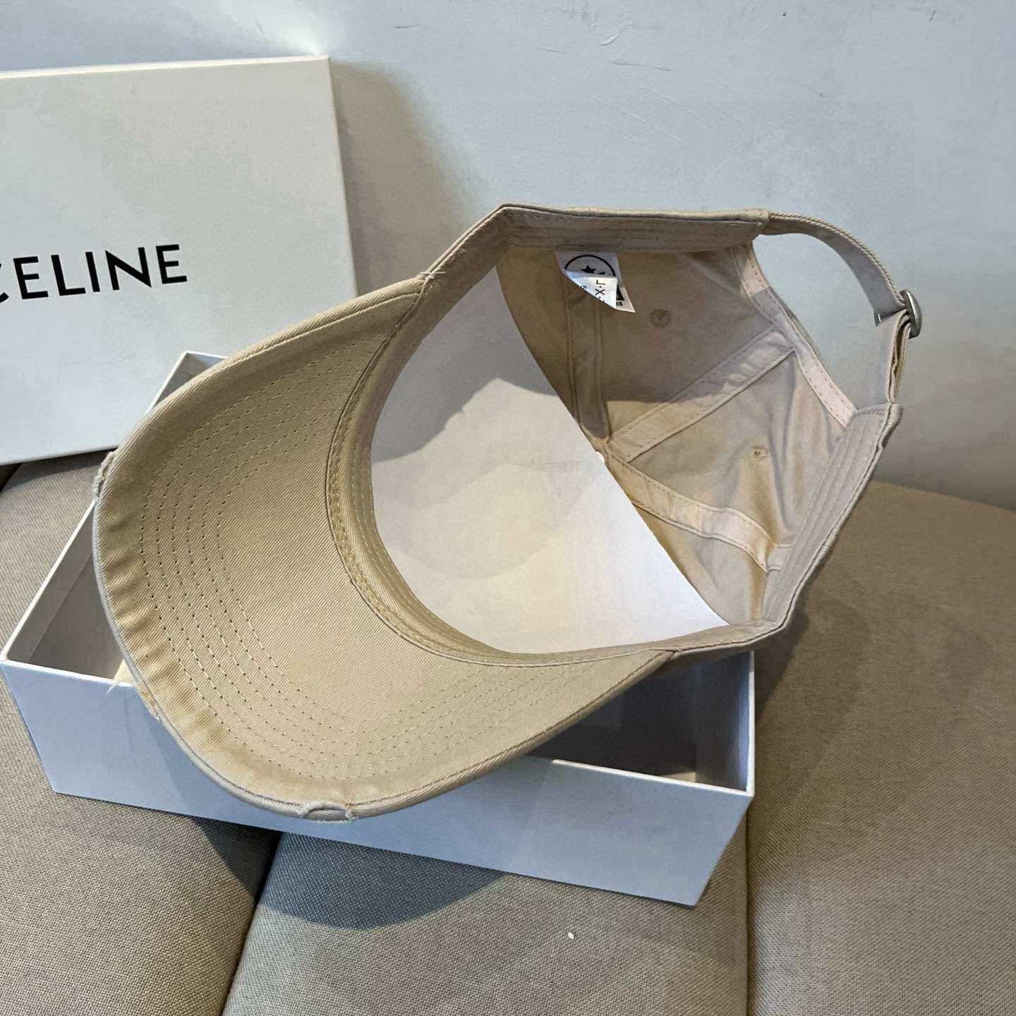 【CELINE赛琳】新款经典休闲潮流款 棒球帽🧢日韩风格，随便搭配都超好看！出门旅游，绝对要入手的一款