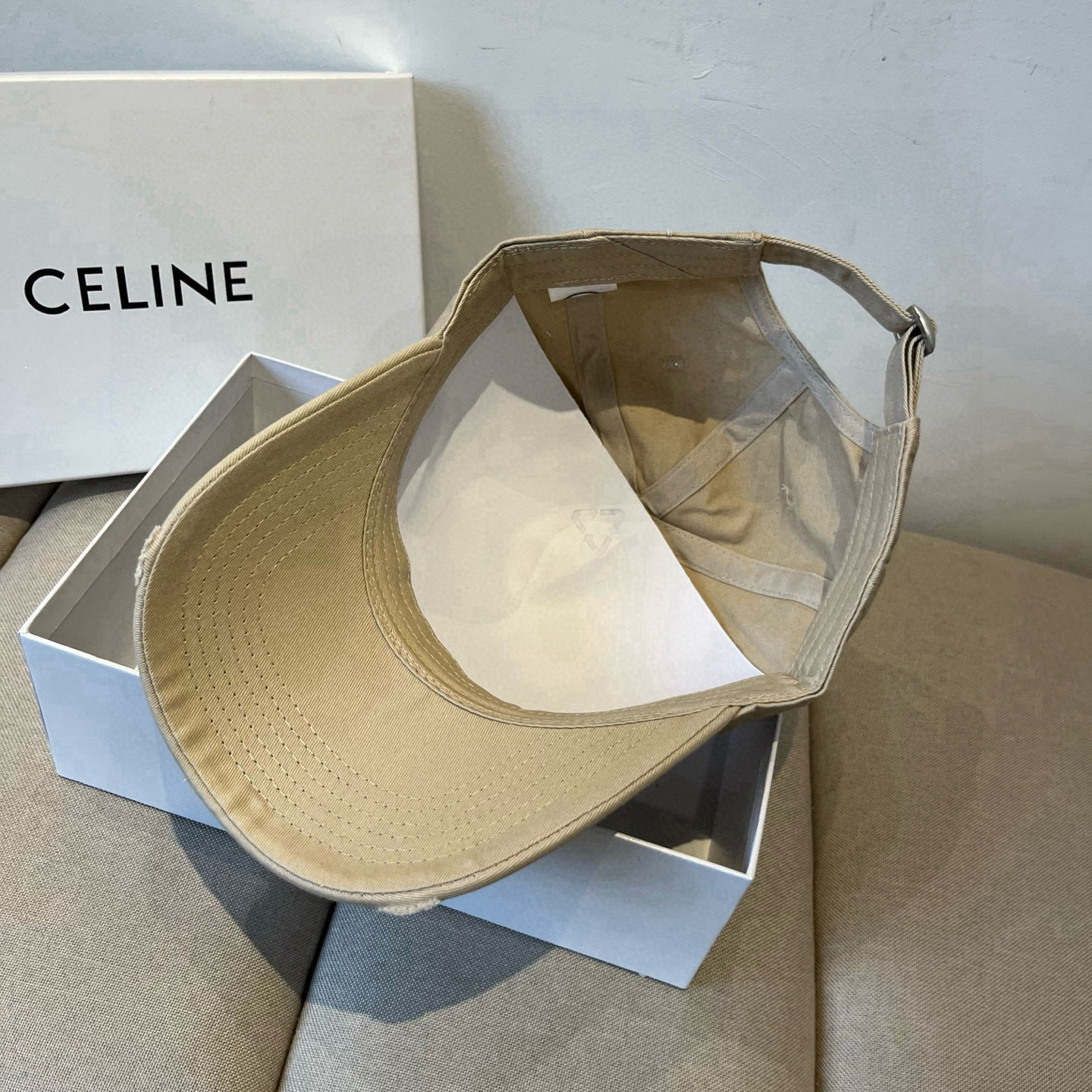 【CELINE赛琳】新款经典休闲潮流款 棒球帽🧢日韩风格，随便搭配都超好看！出门旅游，绝对要入手的一款