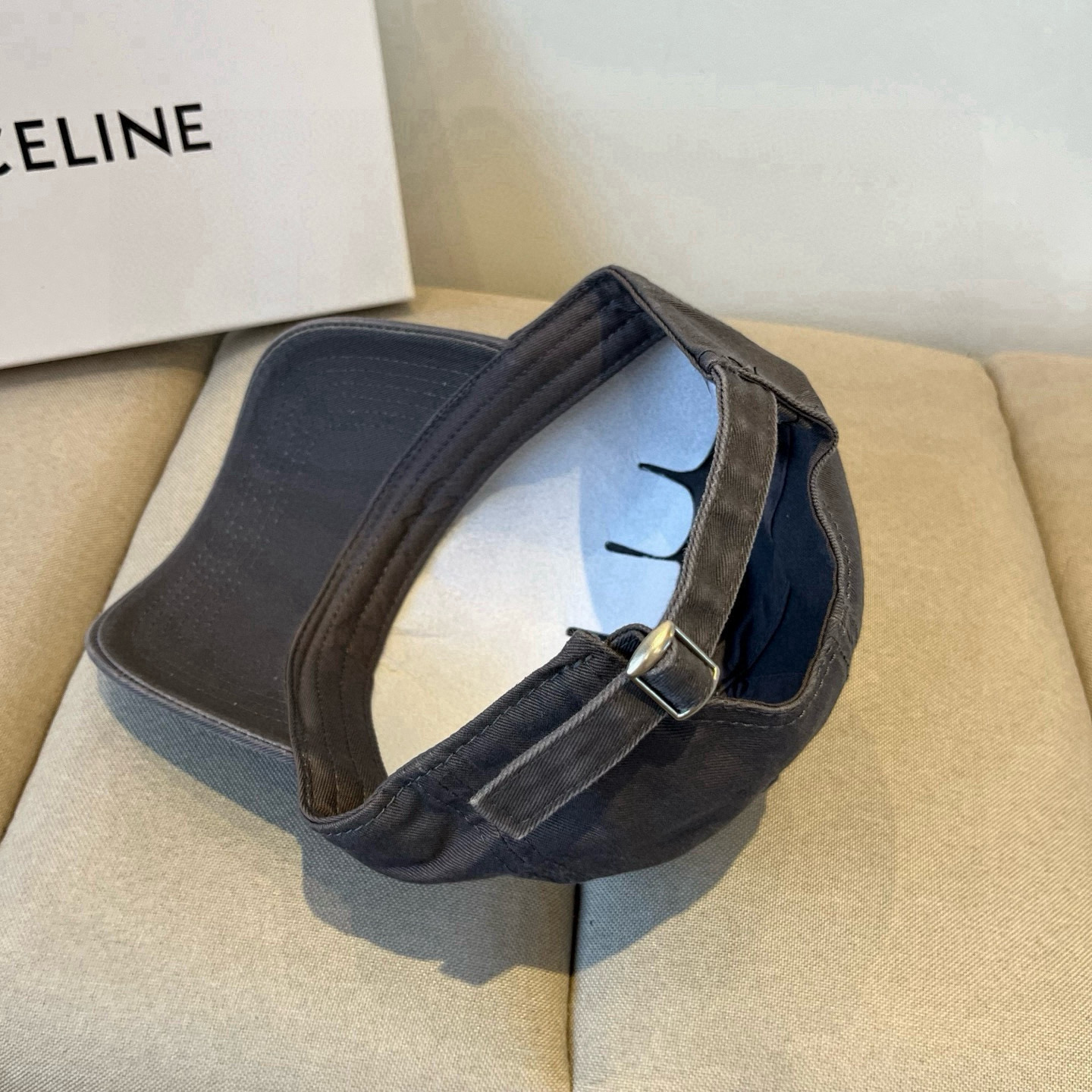 【CELINE赛琳】新款经典休闲潮流款 棒球帽🧢日韩风格，随便搭配都超好看！出门旅游，绝对要入手的一款