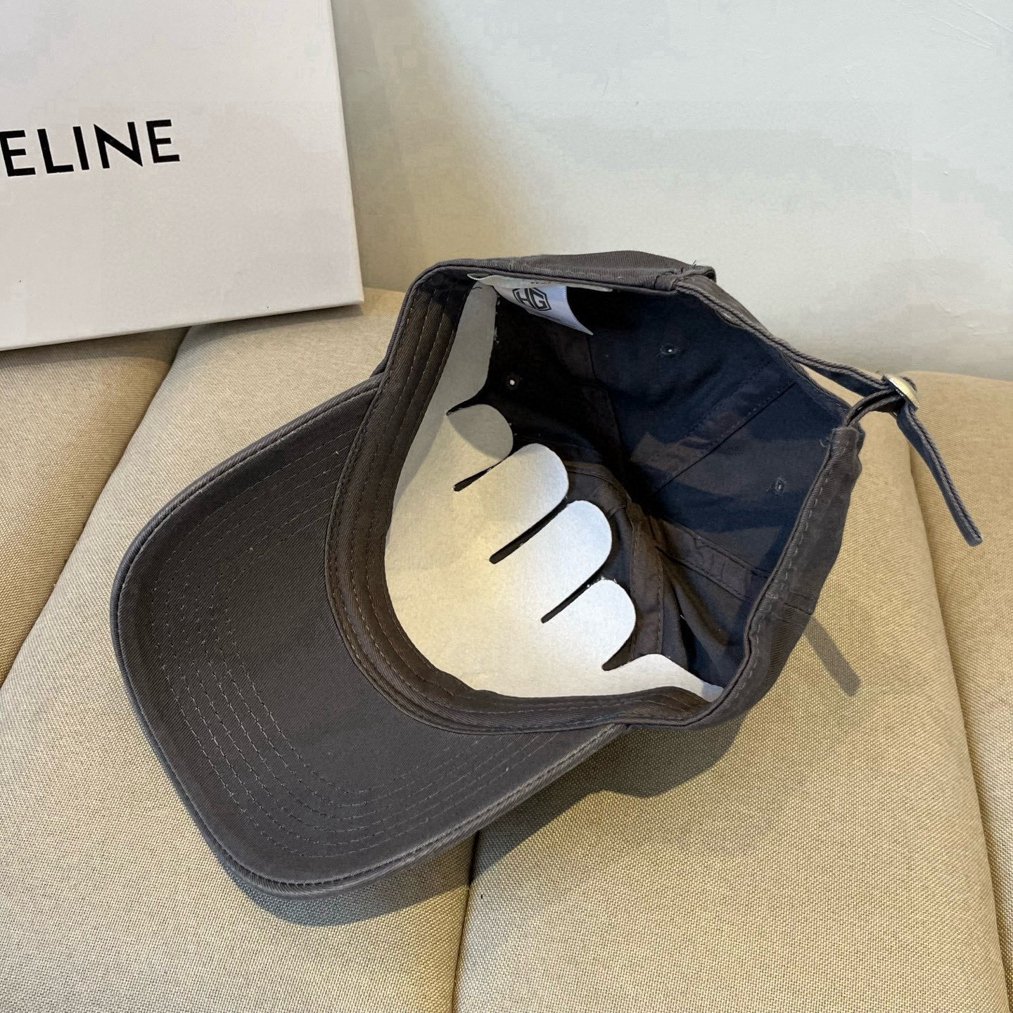 【CELINE赛琳】新款经典休闲潮流款 棒球帽🧢日韩风格，随便搭配都超好看！出门旅游，绝对要入手的一款