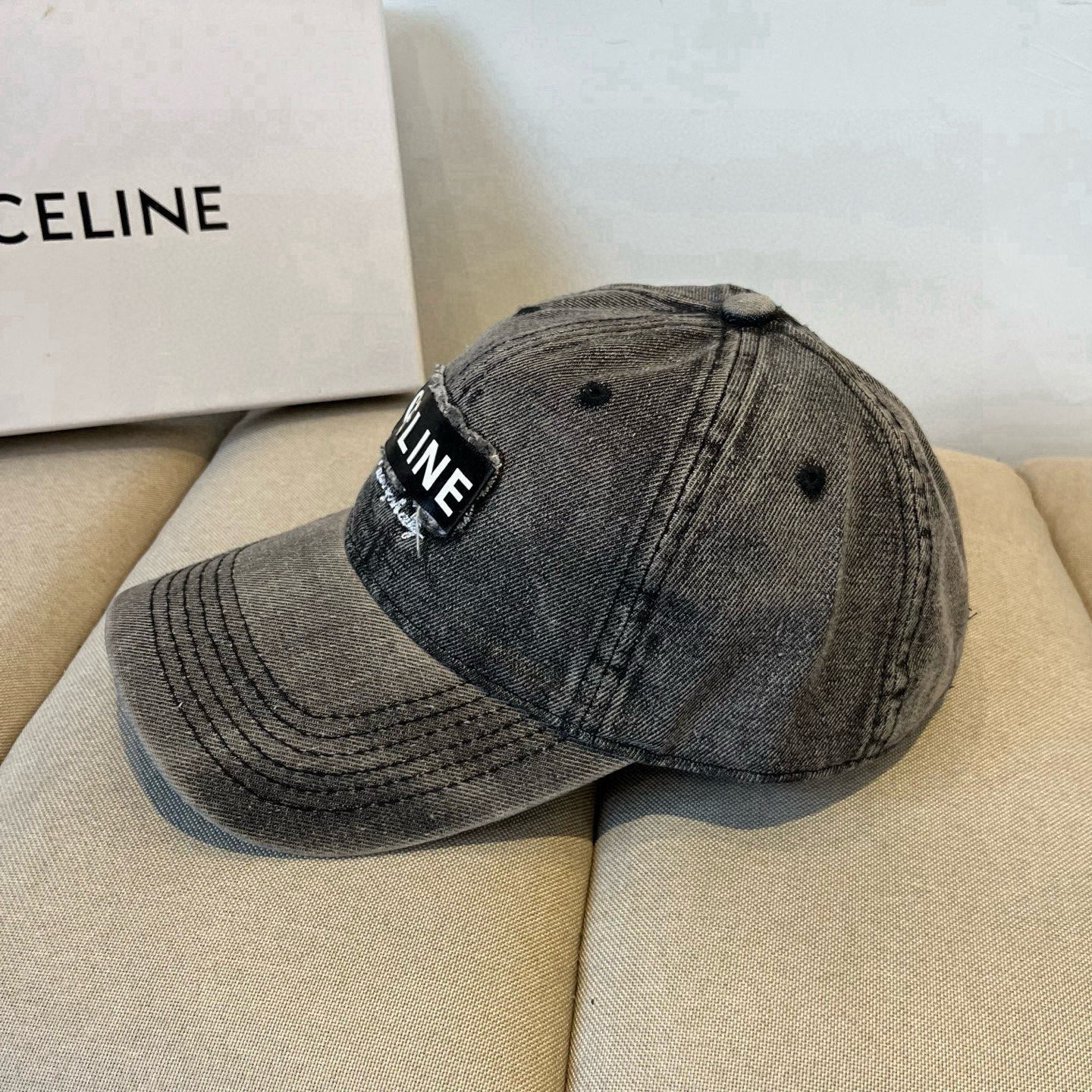 【CELINE赛琳】新款经典休闲潮流款 棒球帽🧢日韩风格，随便搭配都超好看！出门旅游，绝对要入手的一款
