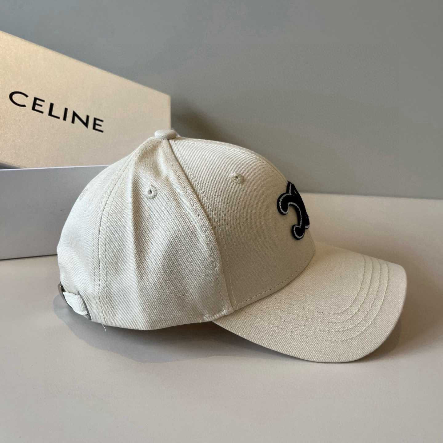 【CELINE赛琳】新款经典休闲潮流款 棒球帽🧢日韩风格，随便搭配都超好看！出门旅游，绝对要入手的一款