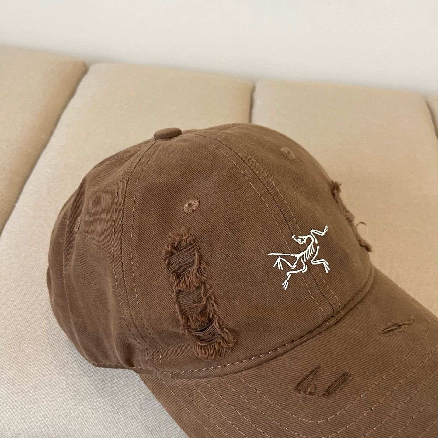 【始祖鸟】2025春款新款简约棒球帽，新款出货，大牌款超好搭配，赶紧入手！