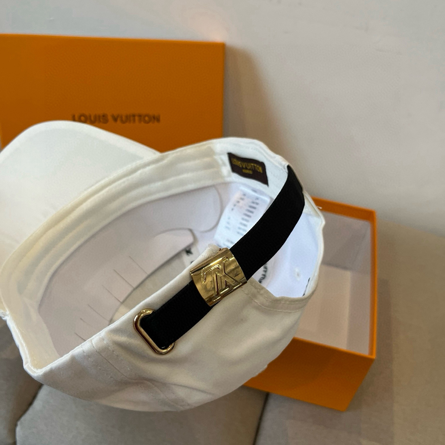 🧢路易威登棒球帽 LouisVuitton😍新款LV棒球帽，重工打造♥️高端大气，百搭款🤗男女通用！跑量