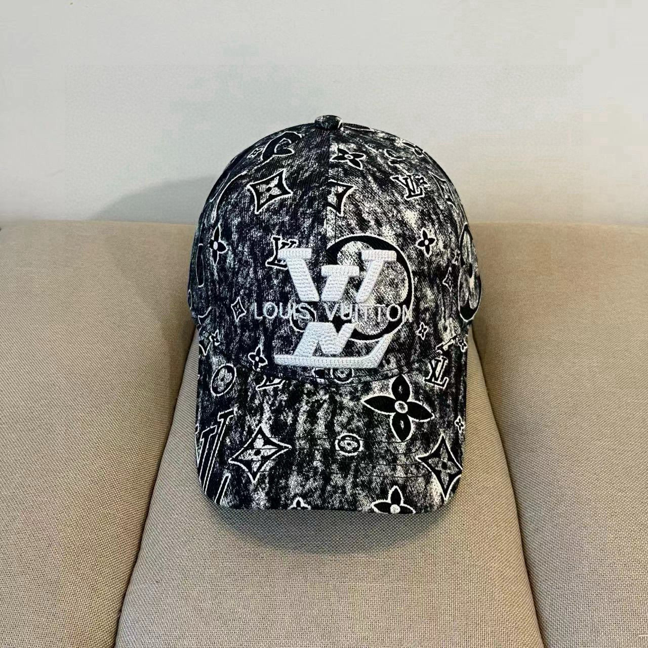 🧢路易威登棒球帽 LouisVuitton😍新款LV棒球帽，重工打造♥️高端大气，百搭款🤗男女通用！跑量
