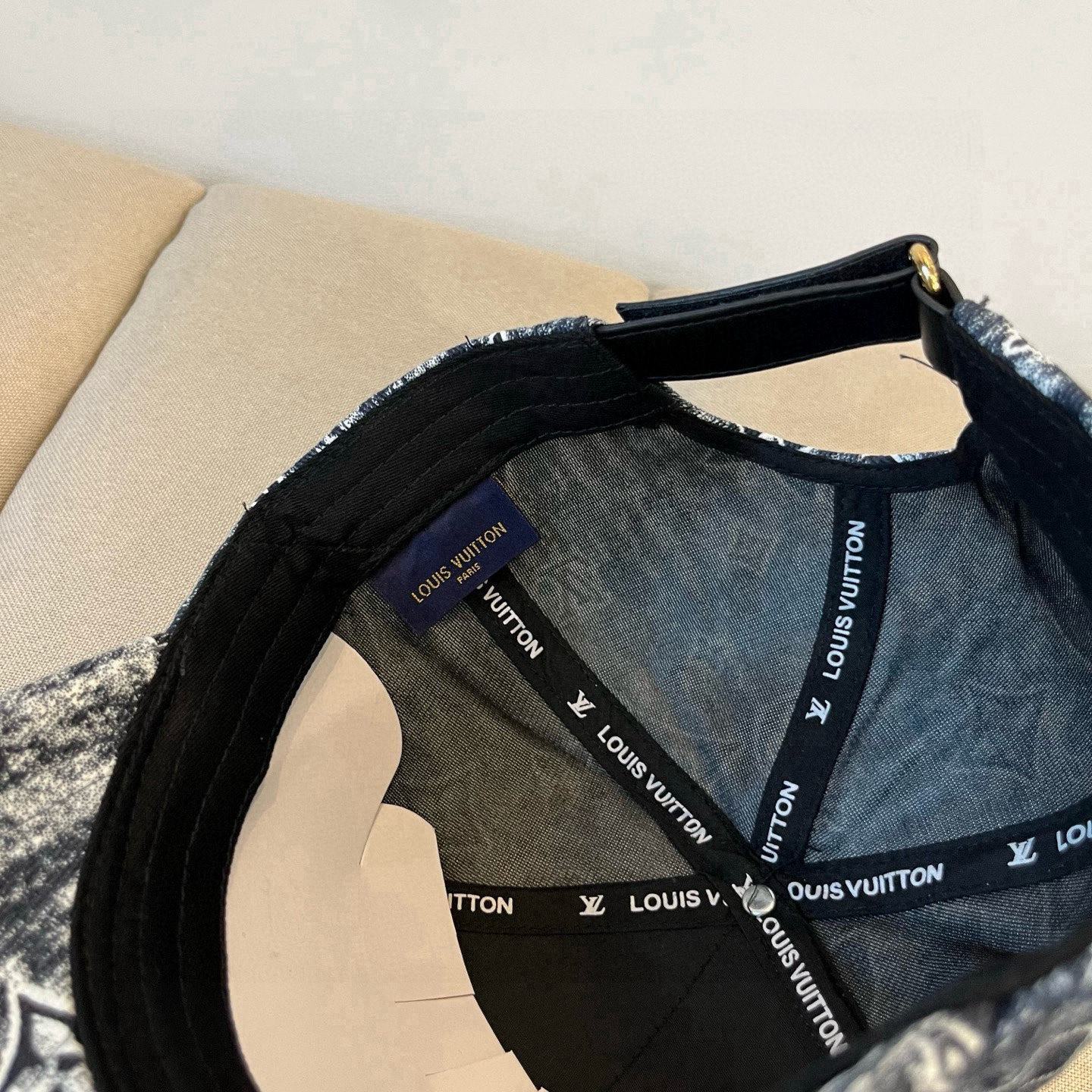 🧢路易威登棒球帽 LouisVuitton😍新款LV棒球帽，重工打造♥️高端大气，百搭款🤗男女通用！跑量