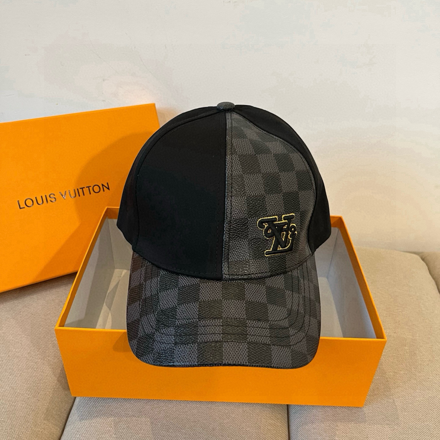 🧢路易威登棒球帽 LouisVuitton😍新款LV棒球帽，重工打造♥️高端大气，百搭款🤗男女通用！跑量