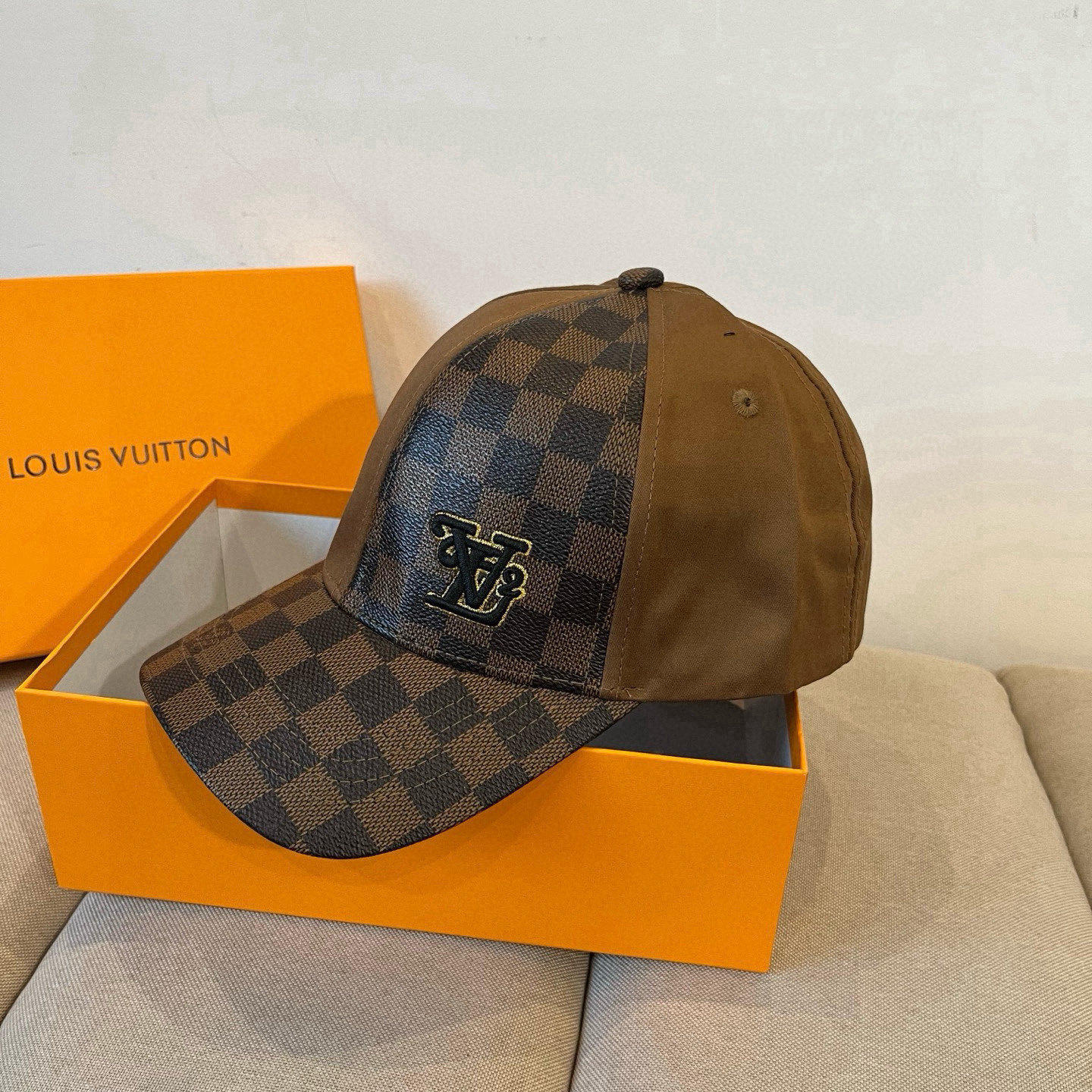 🧢路易威登棒球帽 LouisVuitton😍新款LV棒球帽，重工打造♥️高端大气，百搭款🤗男女通用！跑量