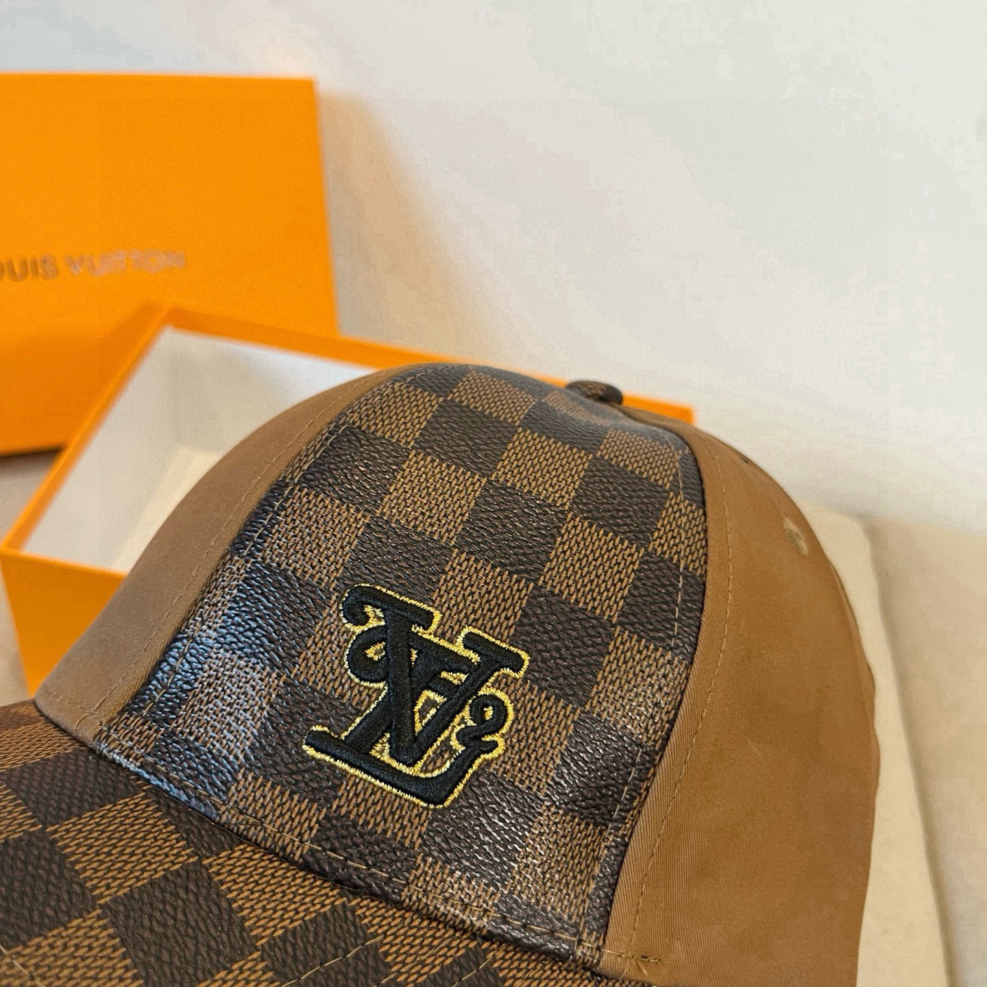 🧢路易威登棒球帽 LouisVuitton😍新款LV棒球帽，重工打造♥️高端大气，百搭款🤗男女通用！跑量