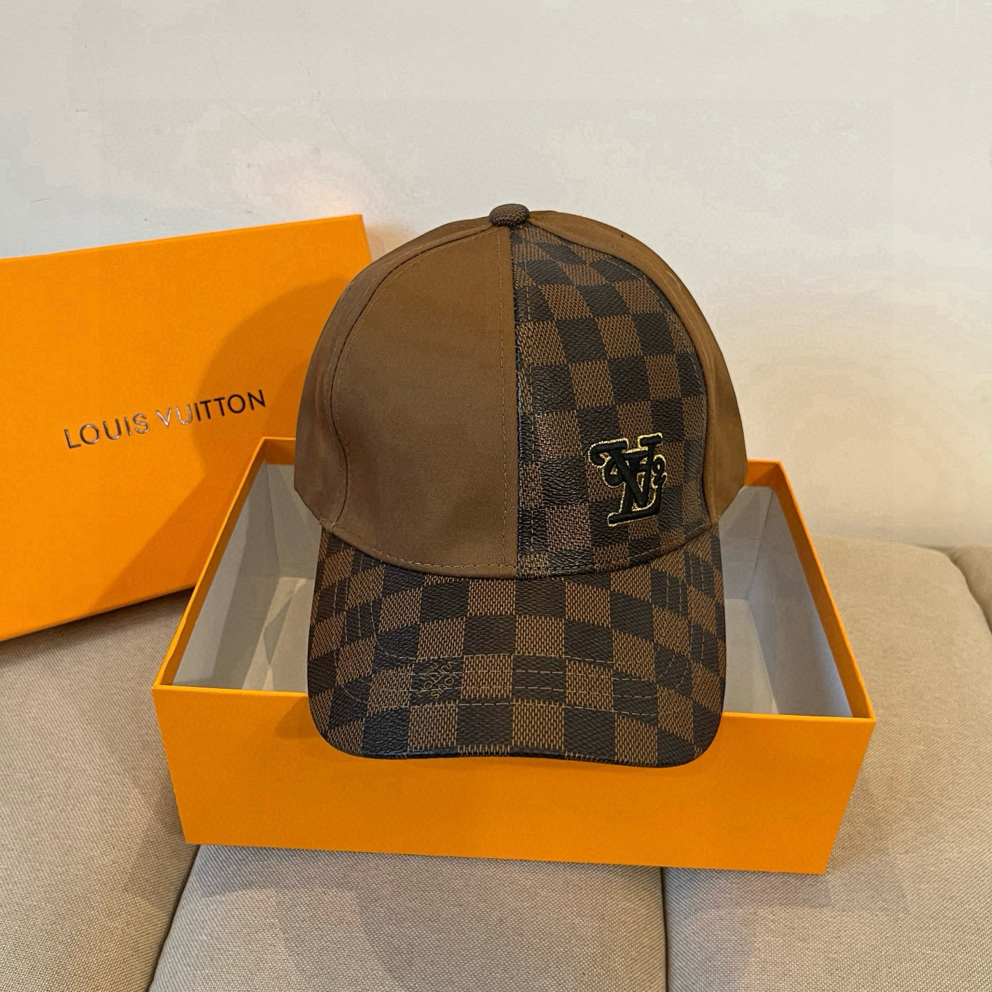 🧢路易威登棒球帽 LouisVuitton😍新款LV棒球帽，重工打造♥️高端大气，百搭款🤗男女通用！跑量