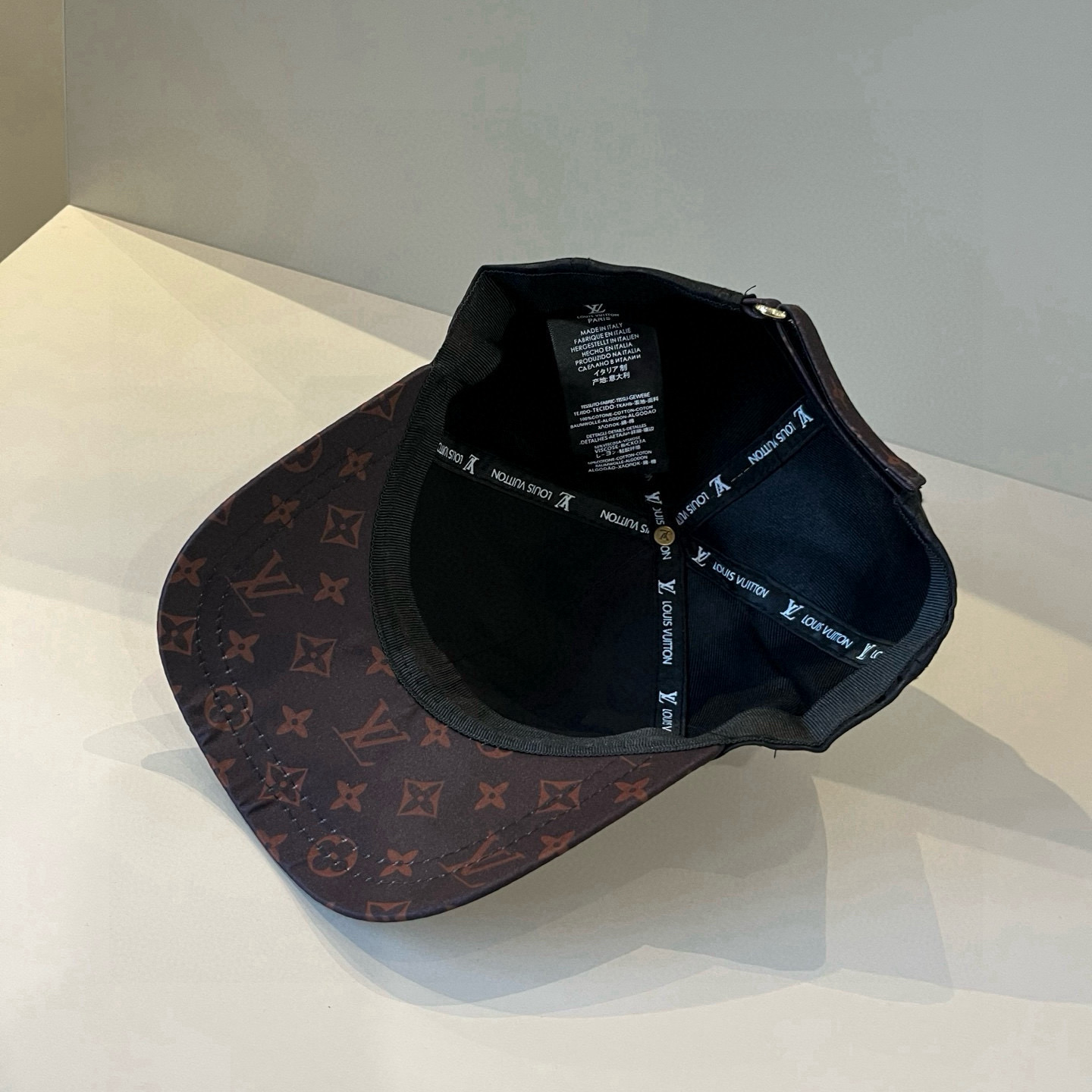 🧢路易威登棒球帽 LouisVuitton😍新款LV棒球帽，重工打造♥️高端大气，百搭款🤗男女通用！跑量