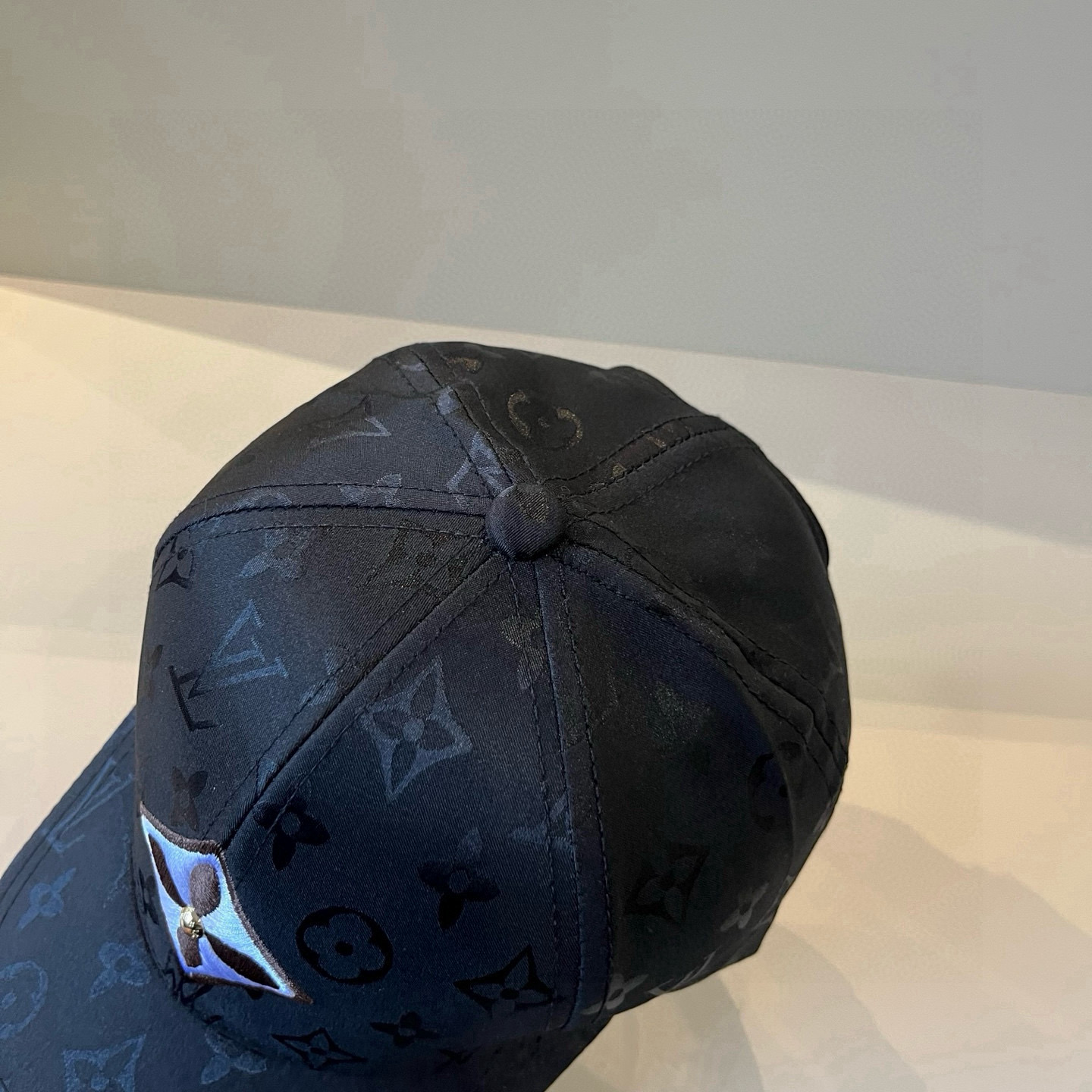 🧢路易威登棒球帽 LouisVuitton😍新款LV棒球帽，重工打造♥️高端大气，百搭款🤗男女通用！跑量
