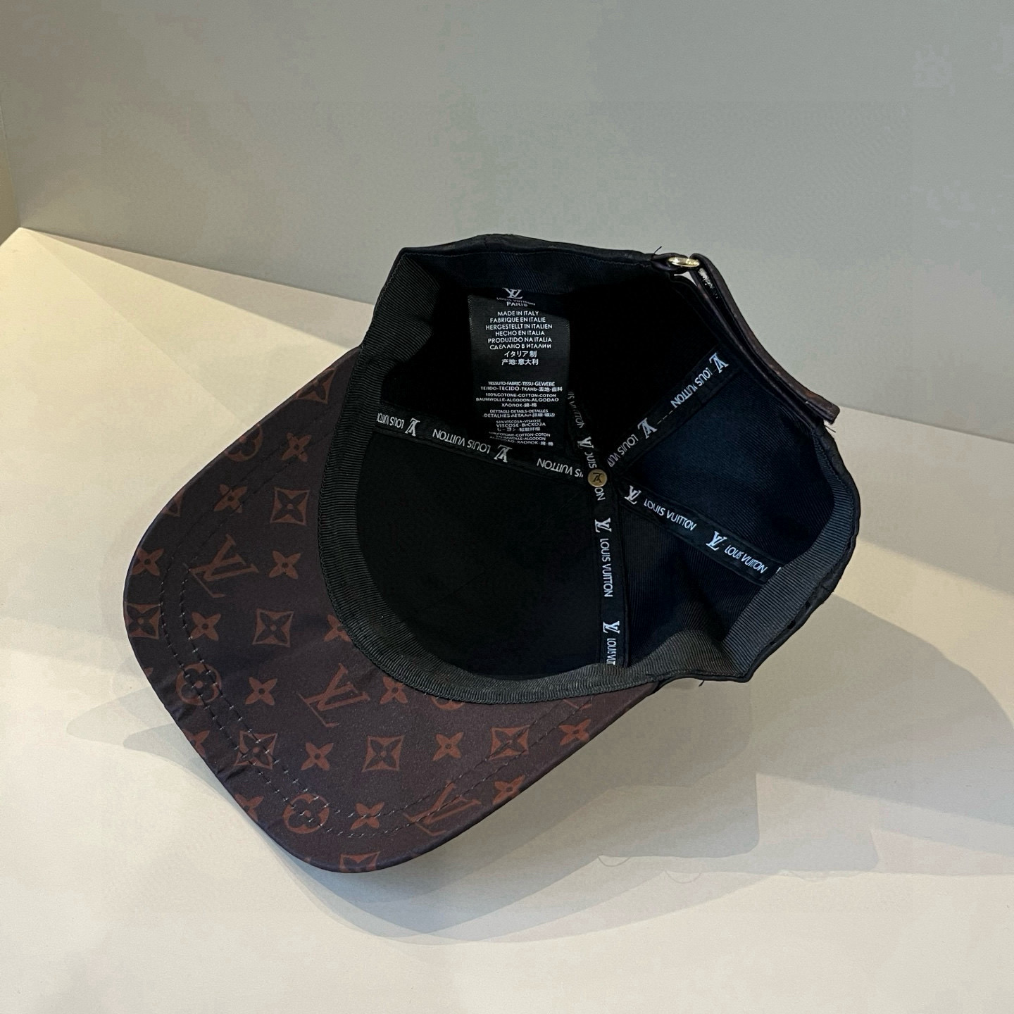 🧢路易威登棒球帽 LouisVuitton😍新款LV棒球帽，重工打造♥️高端大气，百搭款🤗男女通用！跑量