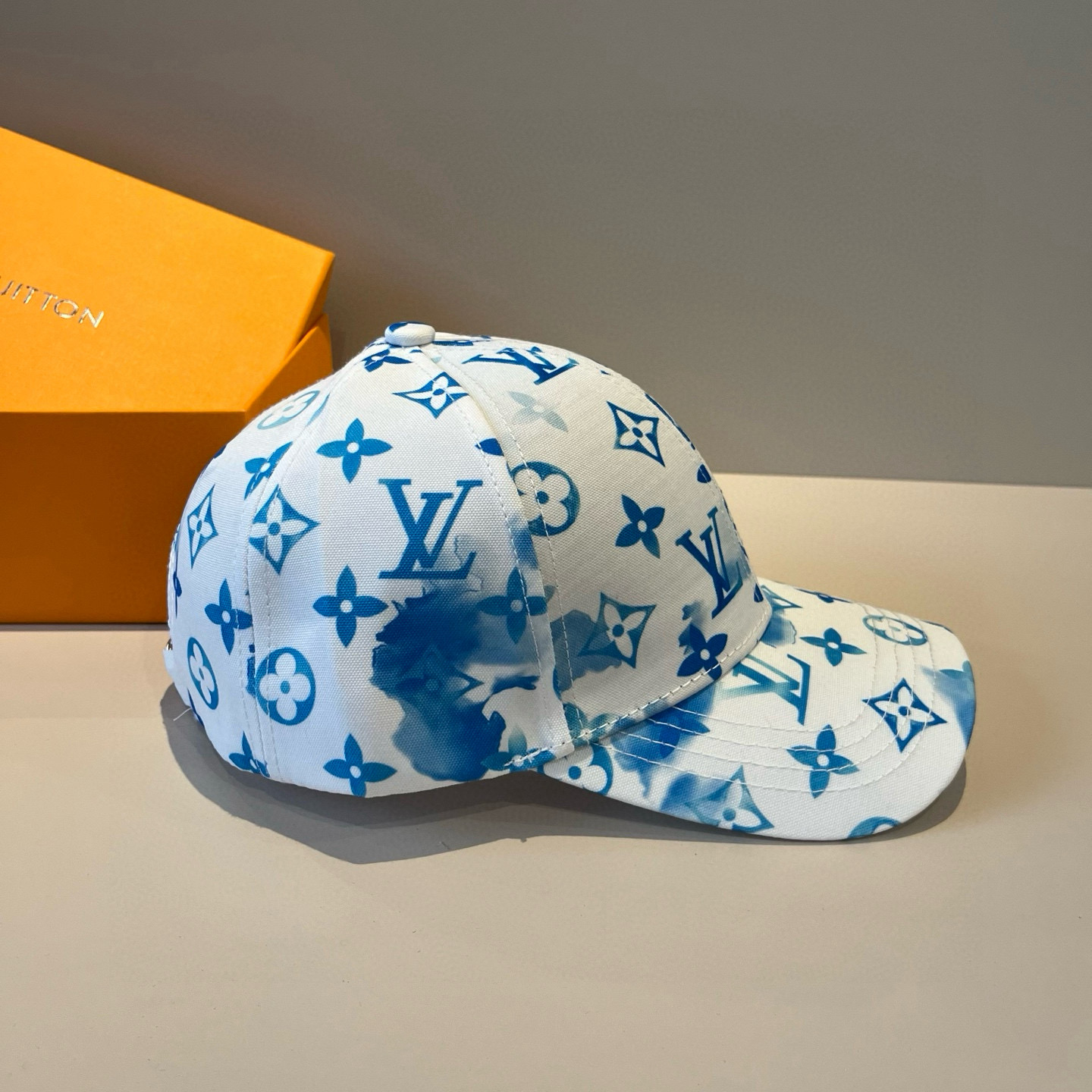 🧢路易威登棒球帽 LouisVuitton😍新款LV棒球帽，重工打造♥️高端大气，百搭款🤗男女通用！跑量