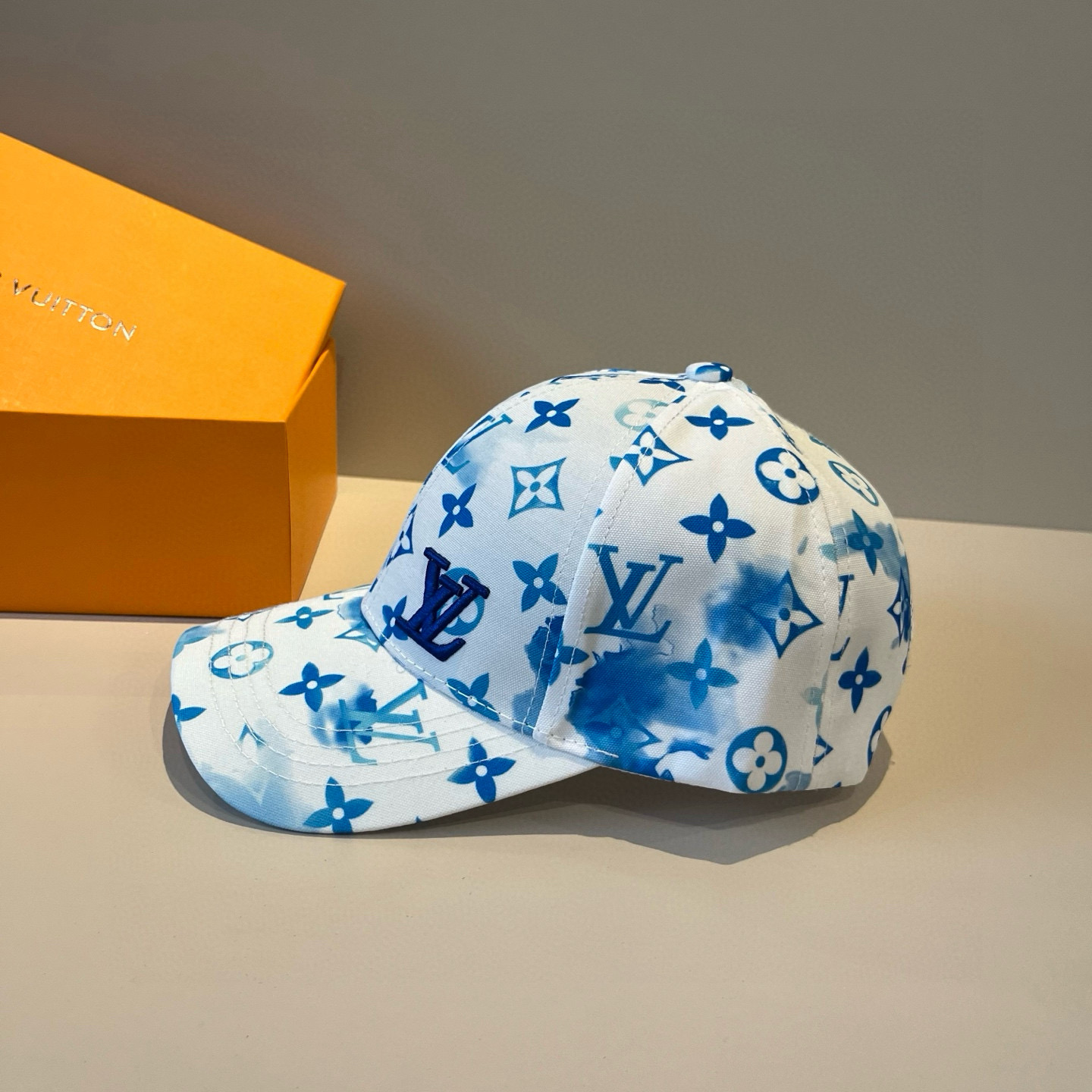 🧢路易威登棒球帽 LouisVuitton😍新款LV棒球帽，重工打造♥️高端大气，百搭款🤗男女通用！跑量