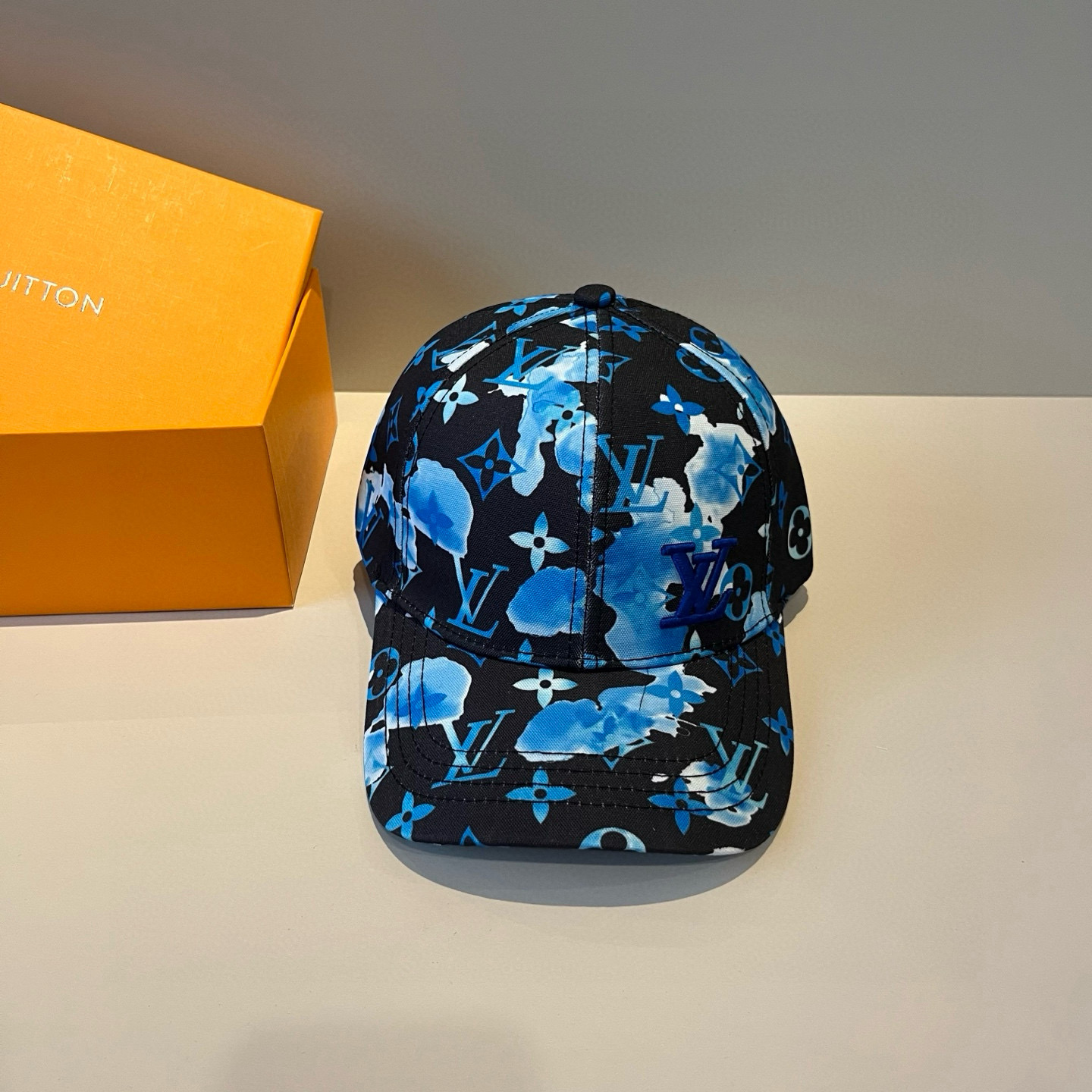 🧢路易威登棒球帽 LouisVuitton😍新款LV棒球帽，重工打造♥️高端大气，百搭款🤗男女通用！跑量