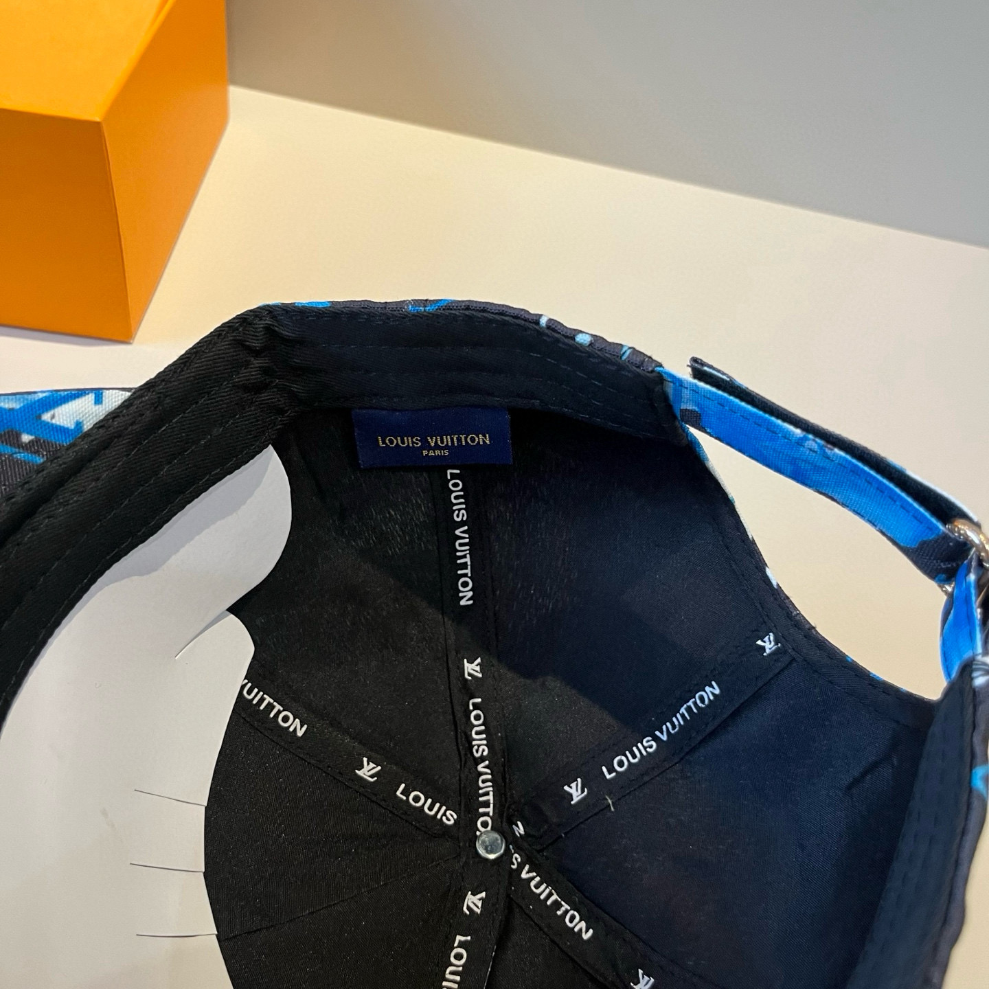 🧢路易威登棒球帽 LouisVuitton😍新款LV棒球帽，重工打造♥️高端大气，百搭款🤗男女通用！跑量