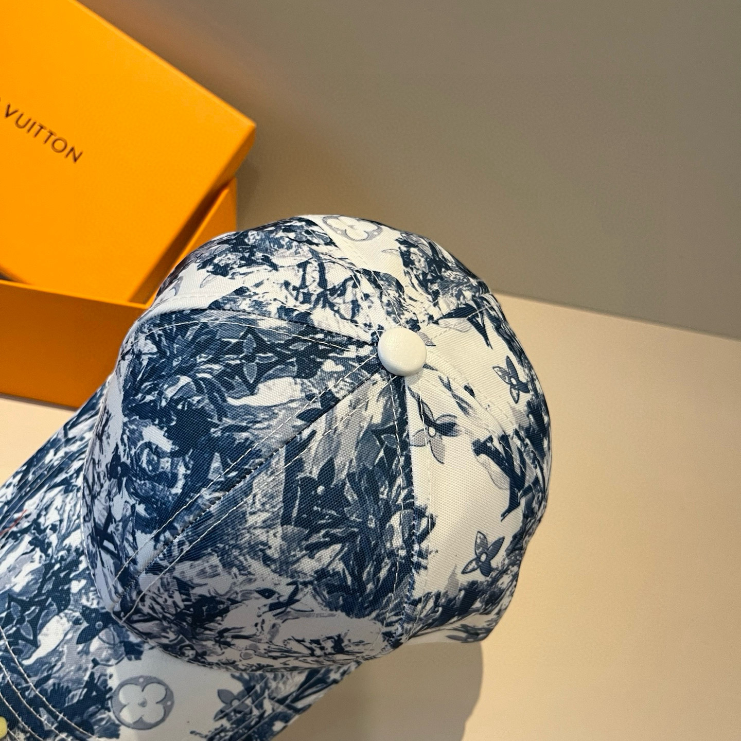 🧢路易威登棒球帽 LouisVuitton😍新款LV棒球帽，重工打造♥️高端大气，百搭款🤗男女通用！跑量