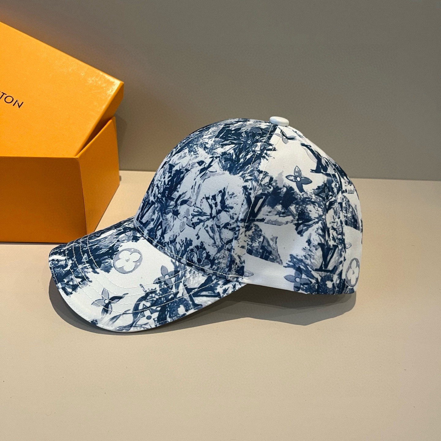 🧢路易威登棒球帽 LouisVuitton😍新款LV棒球帽，重工打造♥️高端大气，百搭款🤗男女通用！跑量