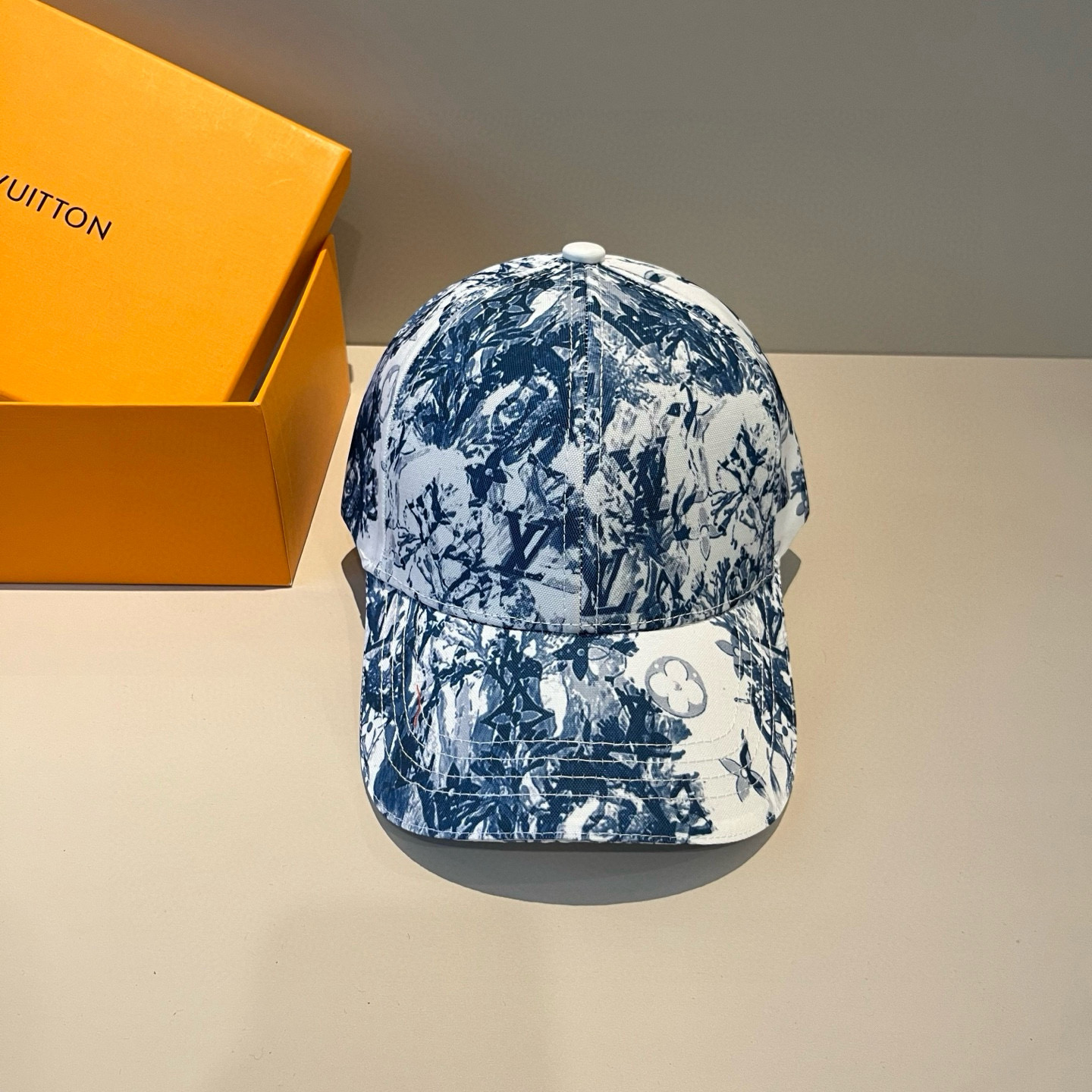 🧢路易威登棒球帽 LouisVuitton😍新款LV棒球帽，重工打造♥️高端大气，百搭款🤗男女通用！跑量