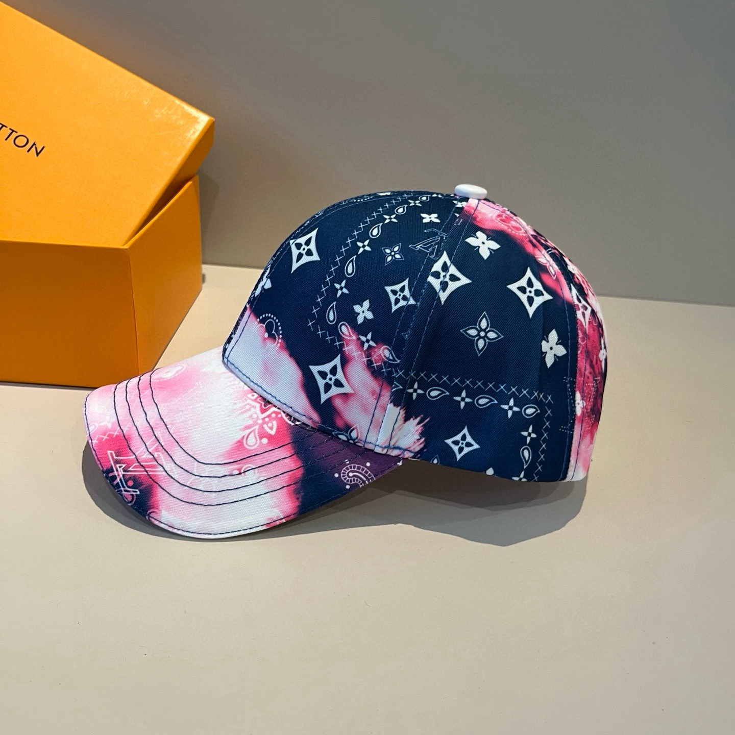 🧢路易威登棒球帽 LouisVuitton😍新款LV棒球帽，重工打造♥️高端大气，百搭款🤗男女通用！跑量