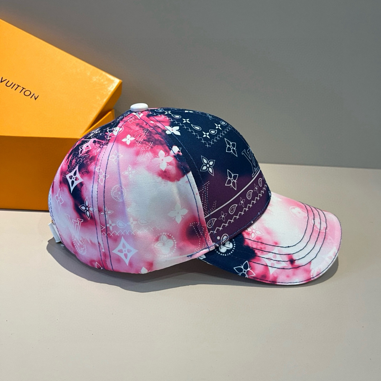 🧢路易威登棒球帽 LouisVuitton😍新款LV棒球帽，重工打造♥️高端大气，百搭款🤗男女通用！跑量