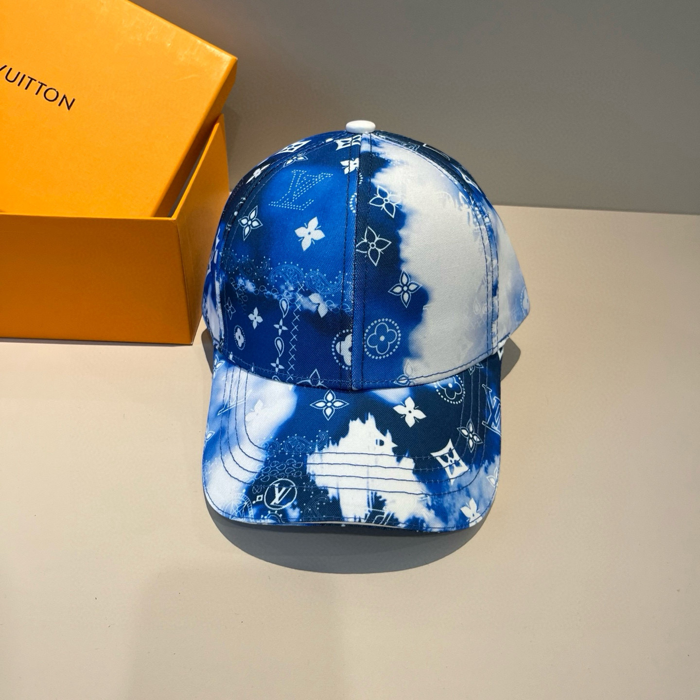 🧢路易威登棒球帽 LouisVuitton😍新款LV棒球帽，重工打造♥️高端大气，百搭款🤗男女通用！跑量