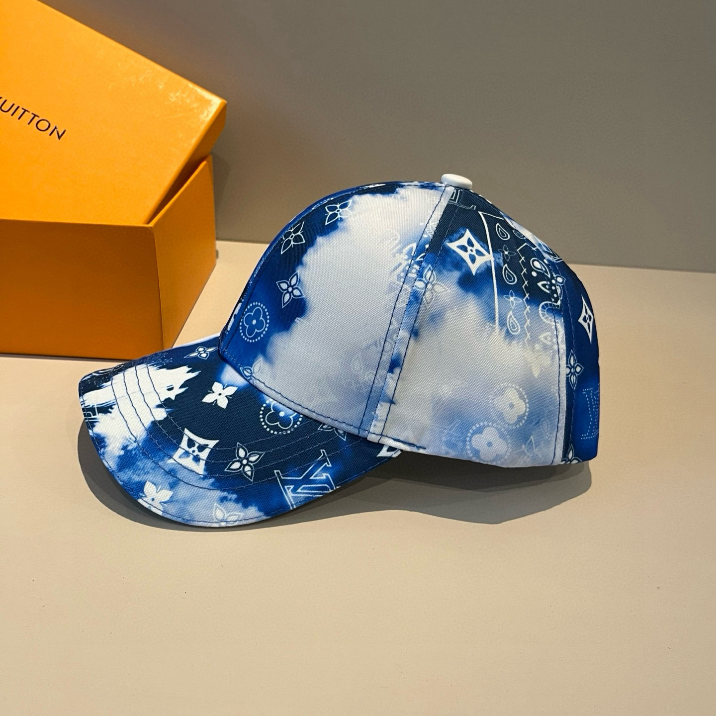 🧢路易威登棒球帽 LouisVuitton😍新款LV棒球帽，重工打造♥️高端大气，百搭款🤗男女通用！跑量