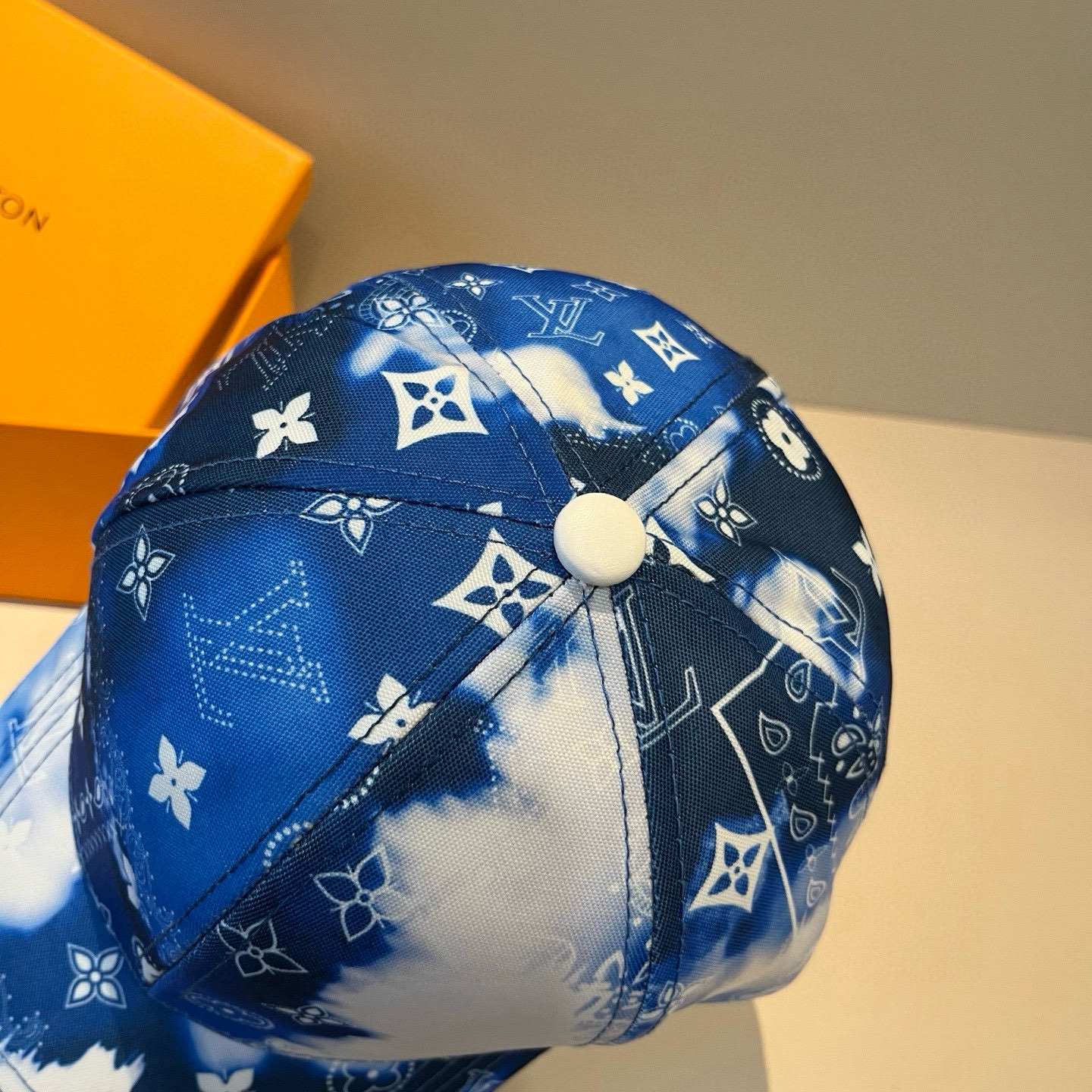 🧢路易威登棒球帽 LouisVuitton😍新款LV棒球帽，重工打造♥️高端大气，百搭款🤗男女通用！跑量