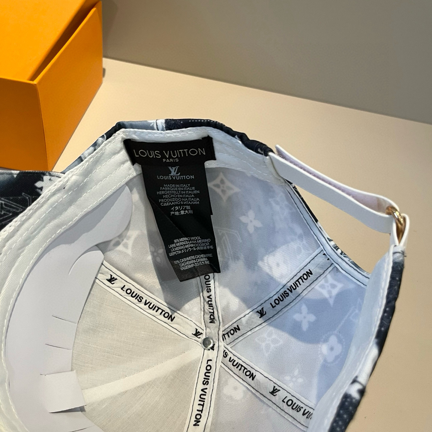 🧢路易威登棒球帽 LouisVuitton😍新款LV棒球帽，重工打造♥️高端大气，百搭款🤗男女通用！跑量