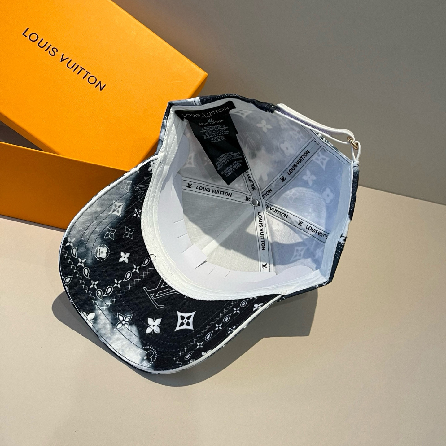 🧢路易威登棒球帽 LouisVuitton😍新款LV棒球帽，重工打造♥️高端大气，百搭款🤗男女通用！跑量