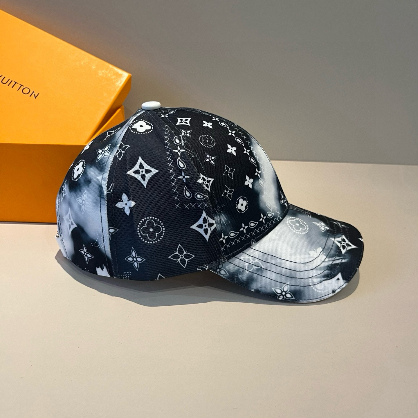 🧢路易威登棒球帽 LouisVuitton😍新款LV棒球帽，重工打造♥️高端大气，百搭款🤗男女通用！跑量