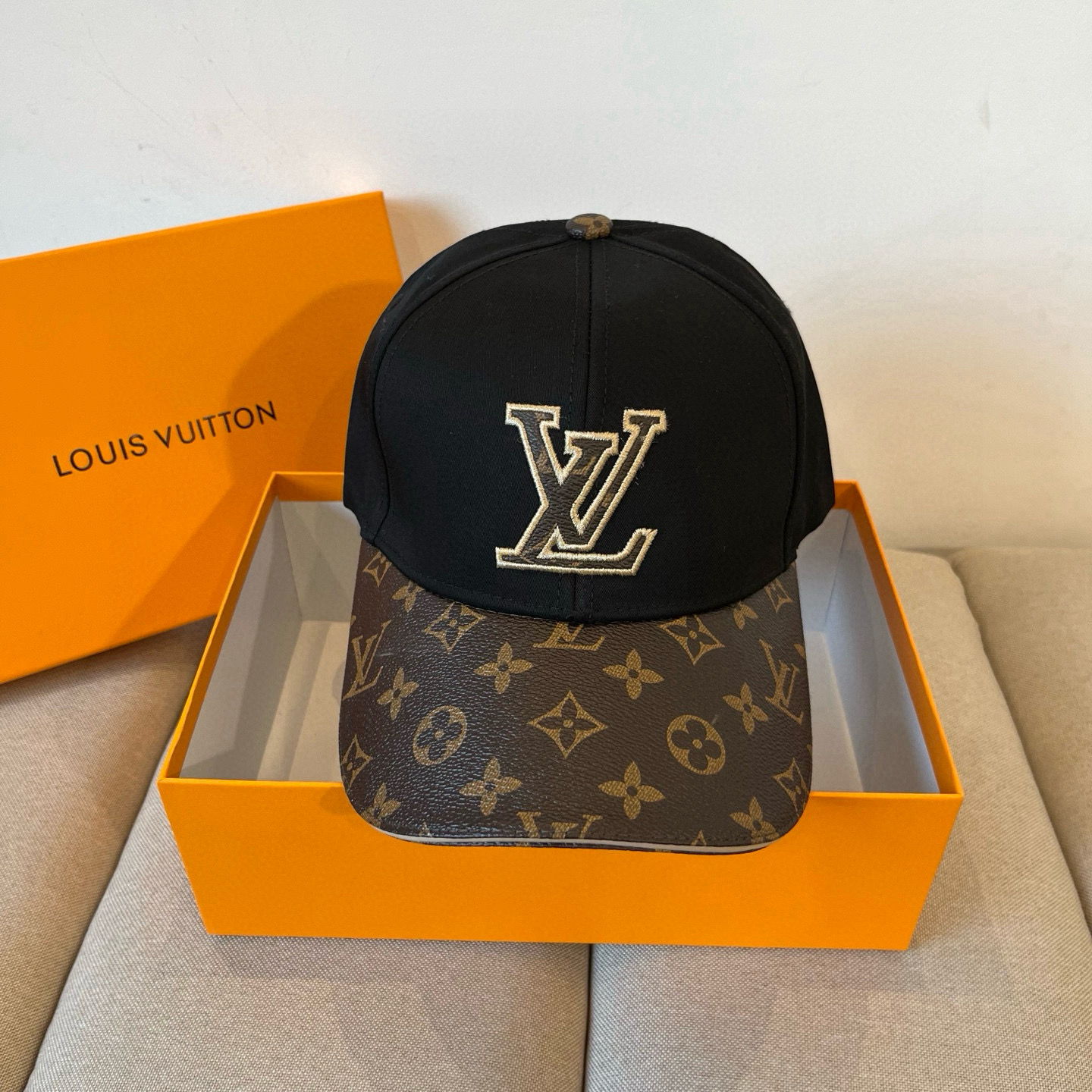 🧢路易威登棒球帽 LouisVuitton😍新款LV棒球帽，重工打造♥️高端大气，百搭款🤗男女通用！跑量
