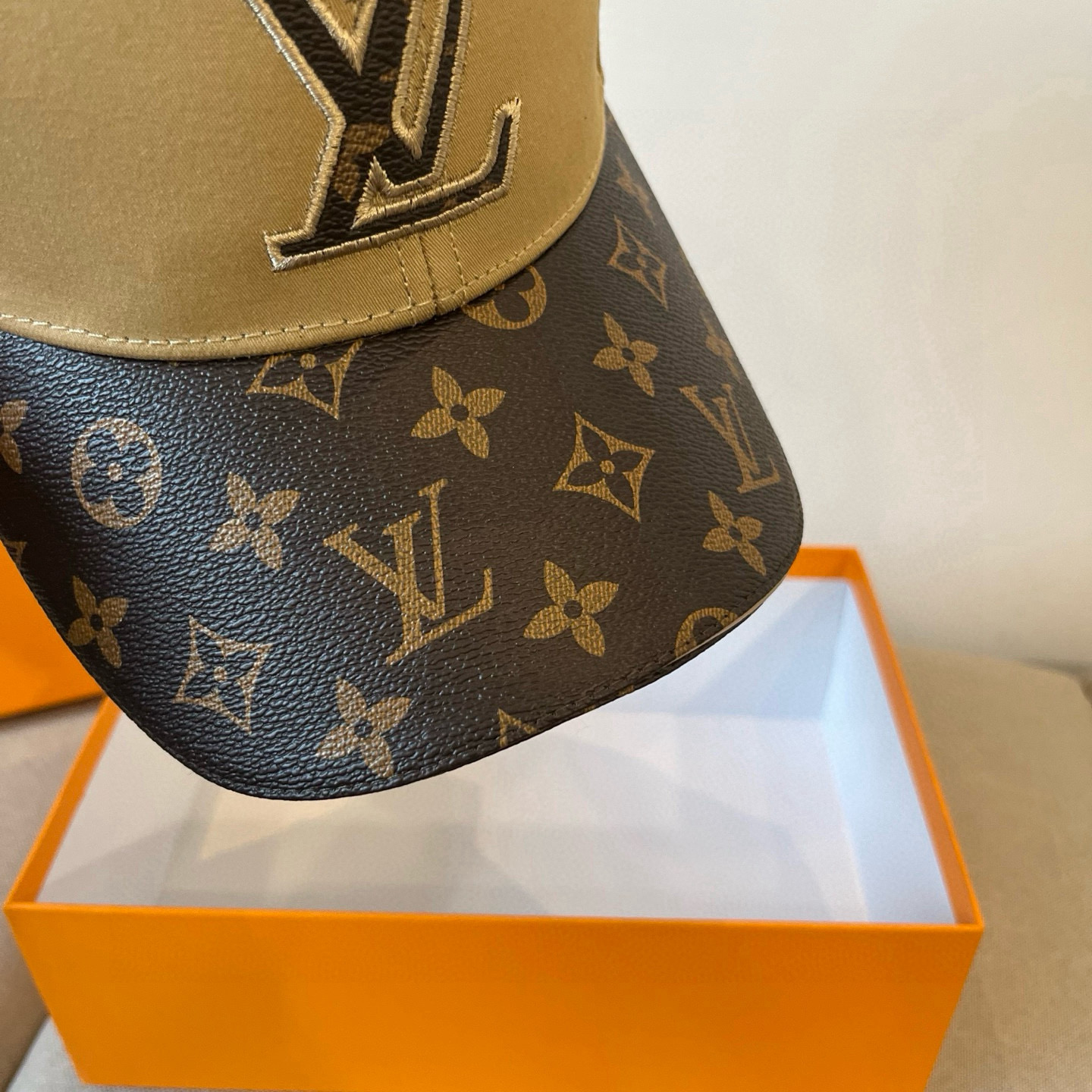 🧢路易威登棒球帽 LouisVuitton😍新款LV棒球帽，重工打造♥️高端大气，百搭款🤗男女通用！跑量