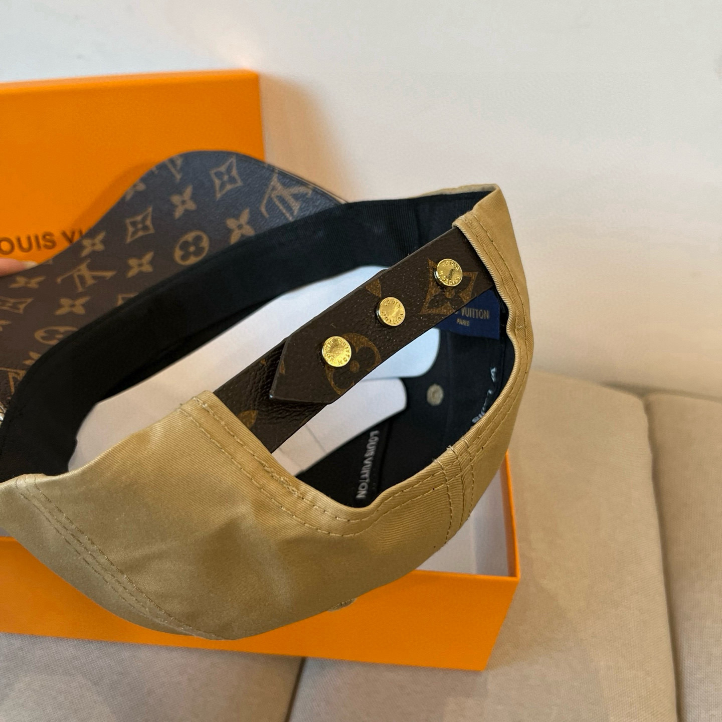 🧢路易威登棒球帽 LouisVuitton😍新款LV棒球帽，重工打造♥️高端大气，百搭款🤗男女通用！跑量