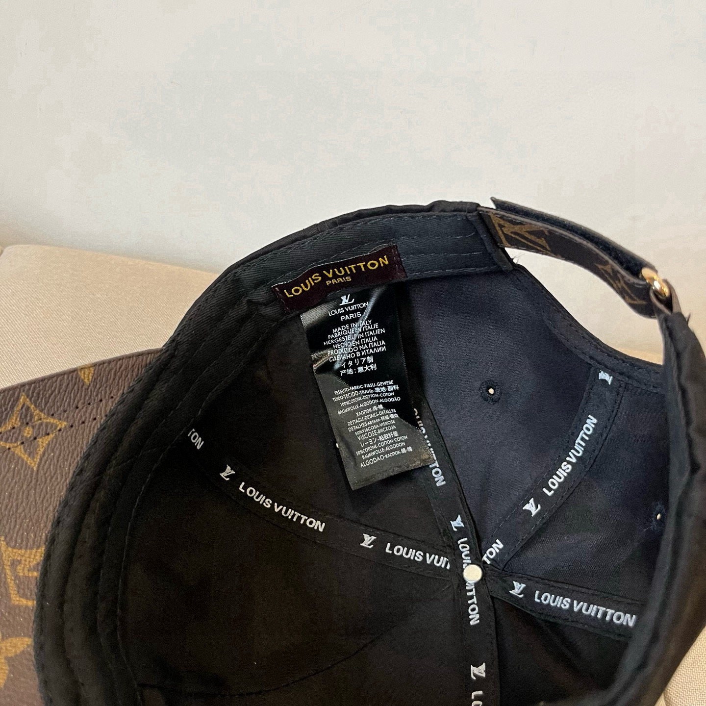 🧢路易威登棒球帽 LouisVuitton😍新款LV棒球帽，重工打造♥️高端大气，百搭款🤗男女通用！跑量