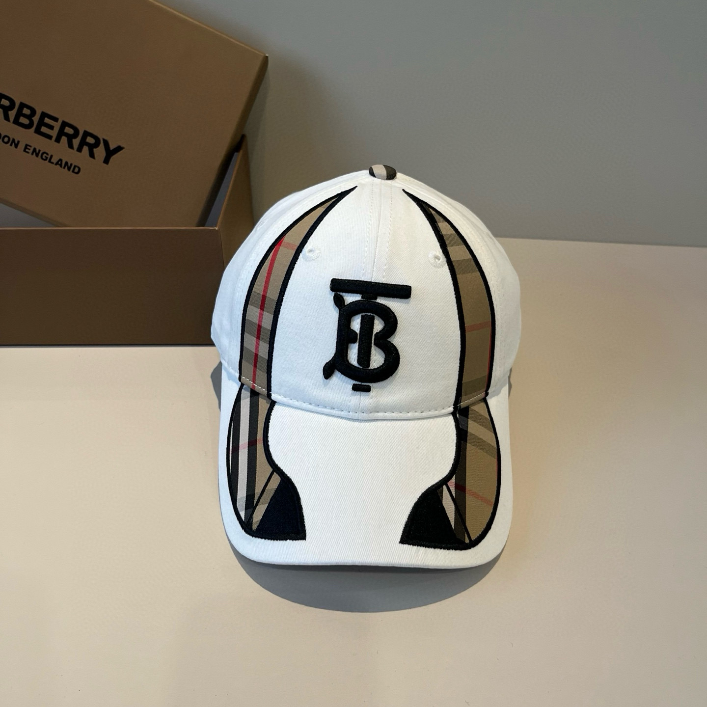 NO:361627,BURBERRY BURBERRY New Baseball Cap in Early Spring, simple and fashionable style, the same style as men and women!  High-quality products, premium quality!  Hat straw hat fisherman hat baseball hat, hat, burberry, burberry, espadrilles, hatsBURBERRY巴宝利早春新款棒球帽,简约尚时风,男女同款！高质品,尊享品质感！帽子草帽渔夫帽棒球帽,帽子,burberry,burberry,espadrilles,hats,hat