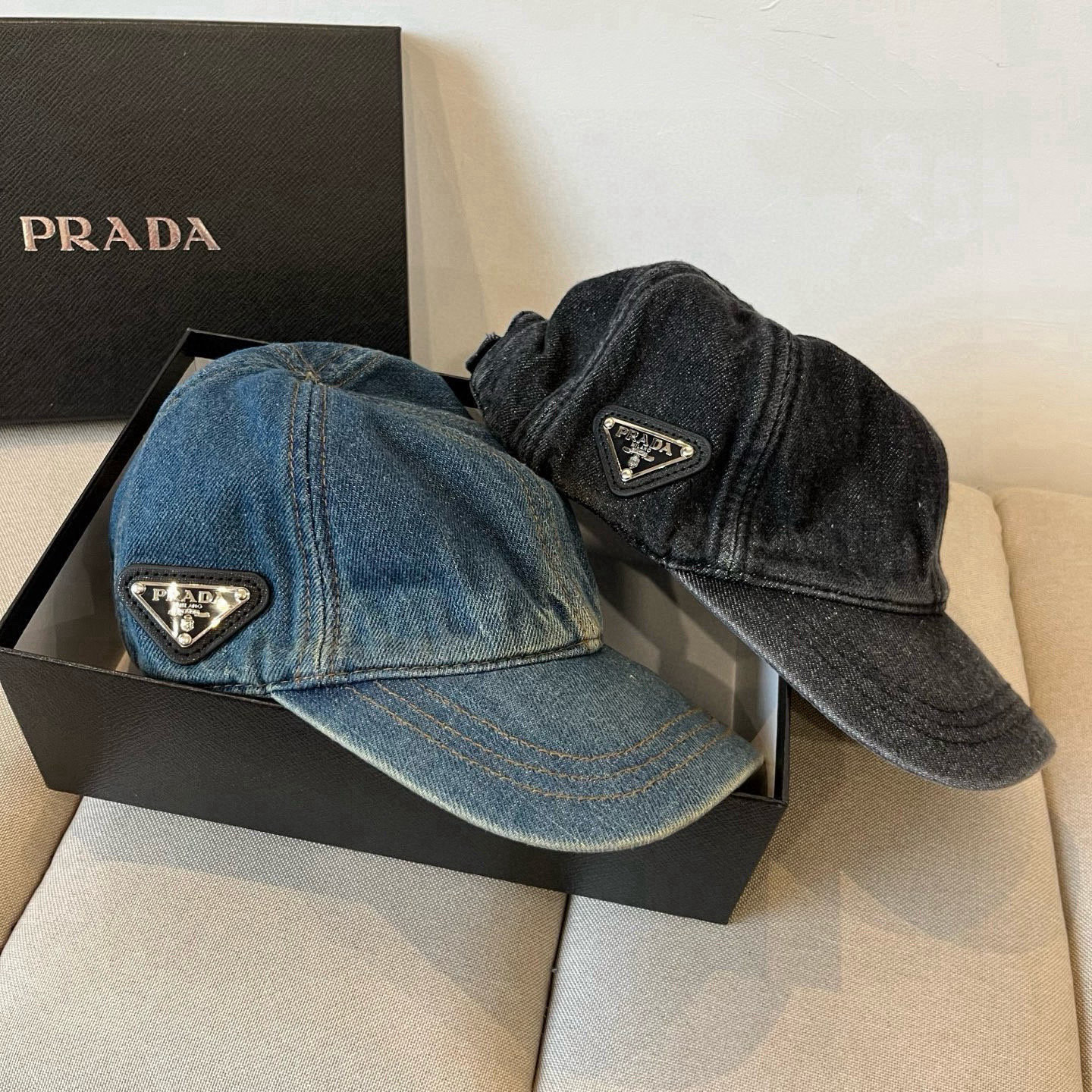 
普拉达 PRADA 新品经典棒球帽 代购版本！时尚潮流，高端做工！非一般的品质，细节看实拍哦