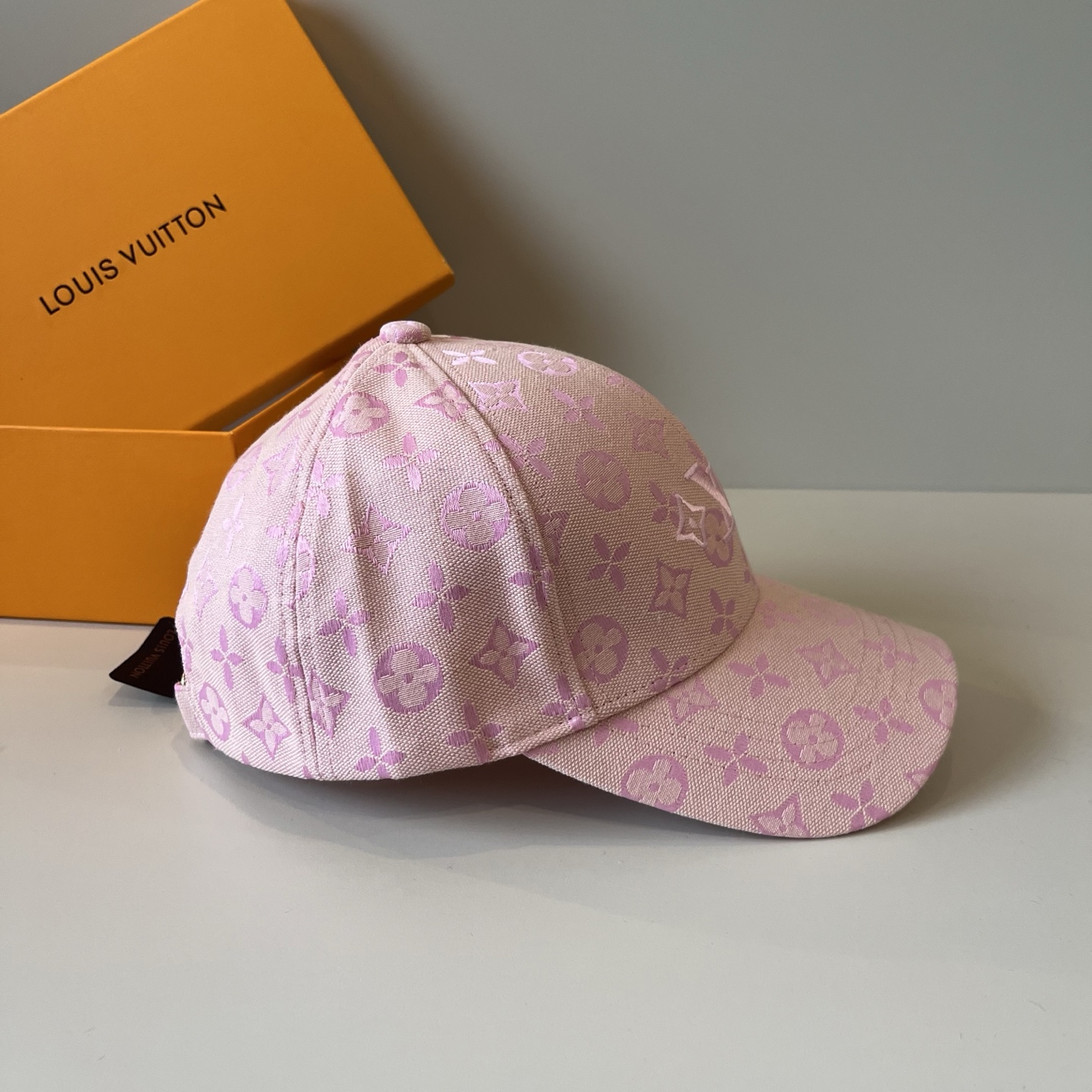 🧢路易威登棒球帽 LouisVuitton😍新款LV棒球帽，重工打造♥️高端大气，百搭款🤗男女通用！跑量